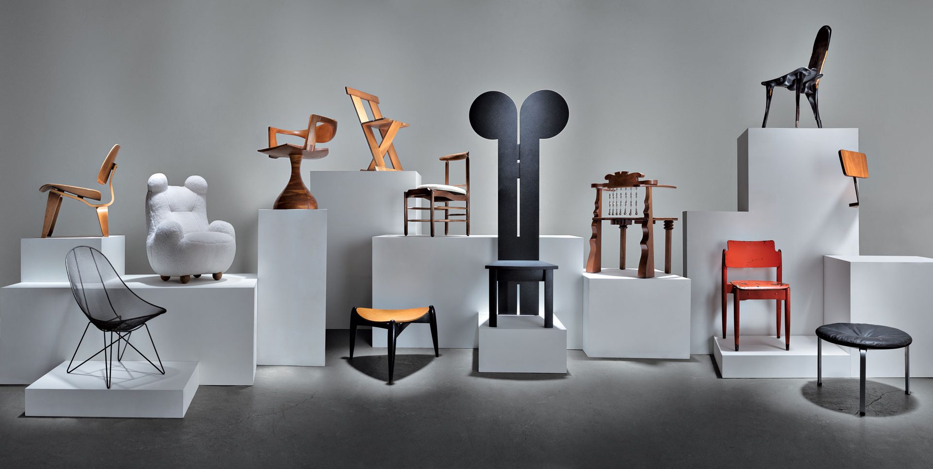 Joaquim Tenreiro Chair. Работы дизайнера Тенрейро Жоаким. Contemporary Design Mate. Smoking in Furniture Exhibition.