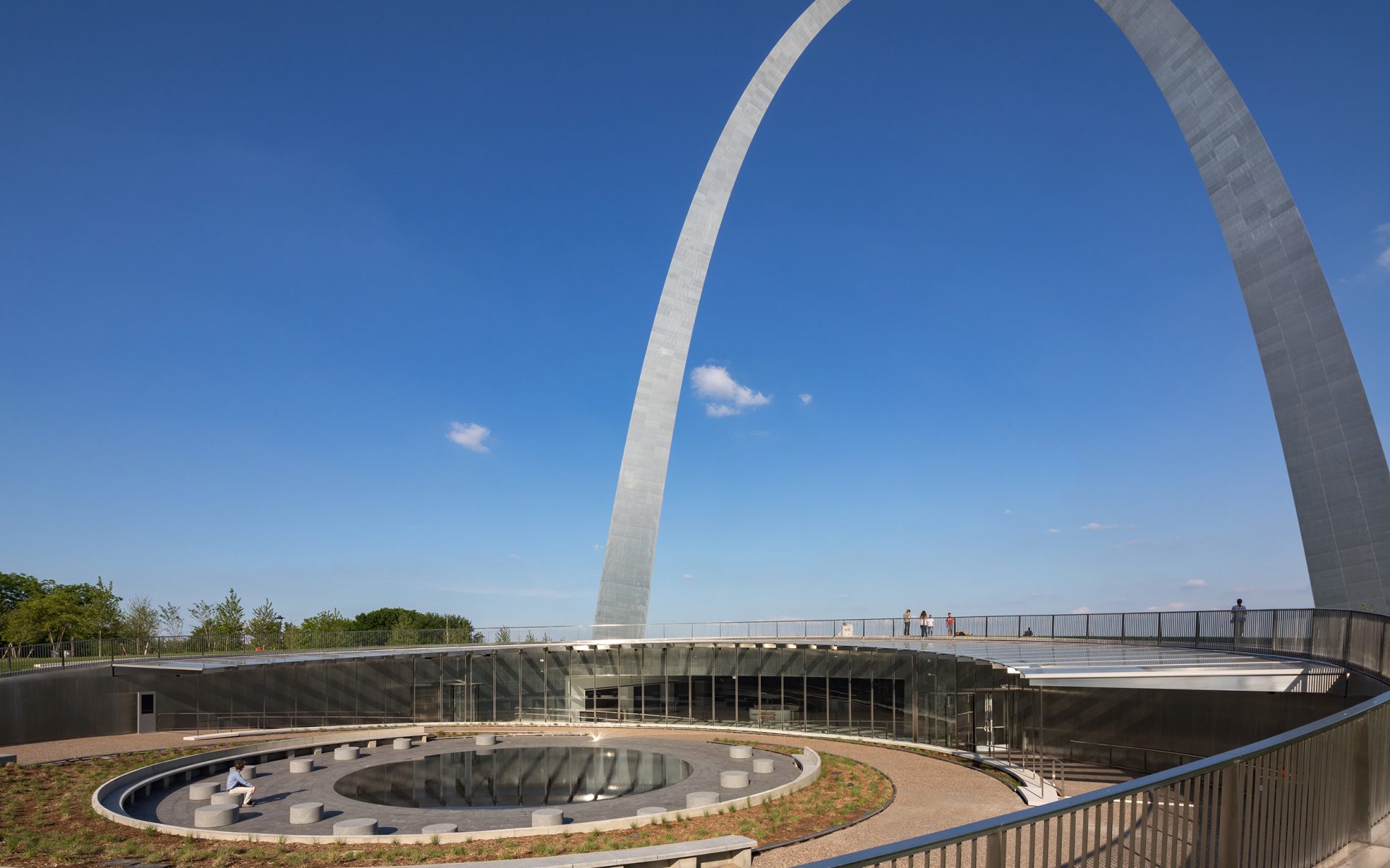 After $380-Million Renovation, the St. Louis Arch Reopens - Galerie