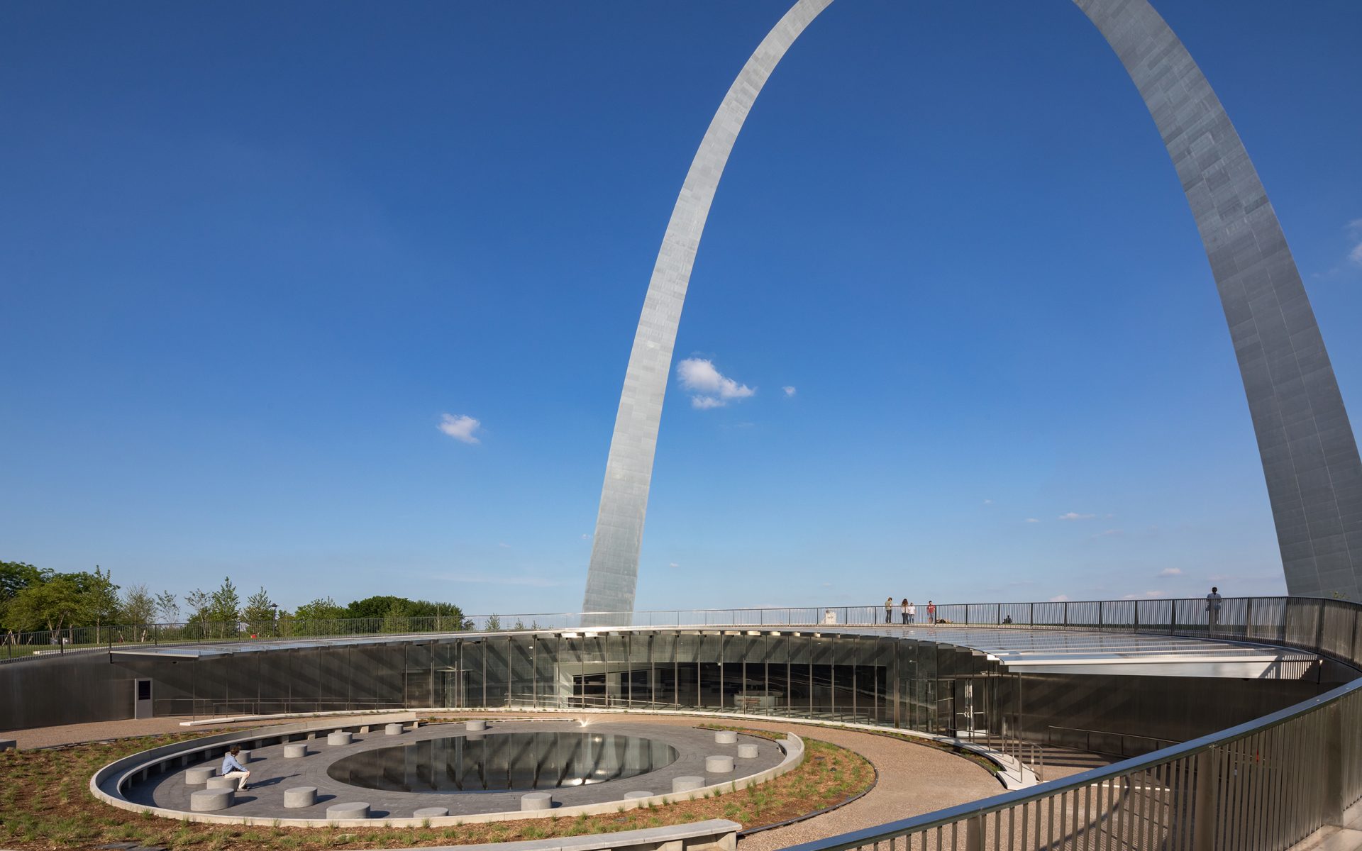 City looks to build 'pedestrian view deck' for Gateway Arches near