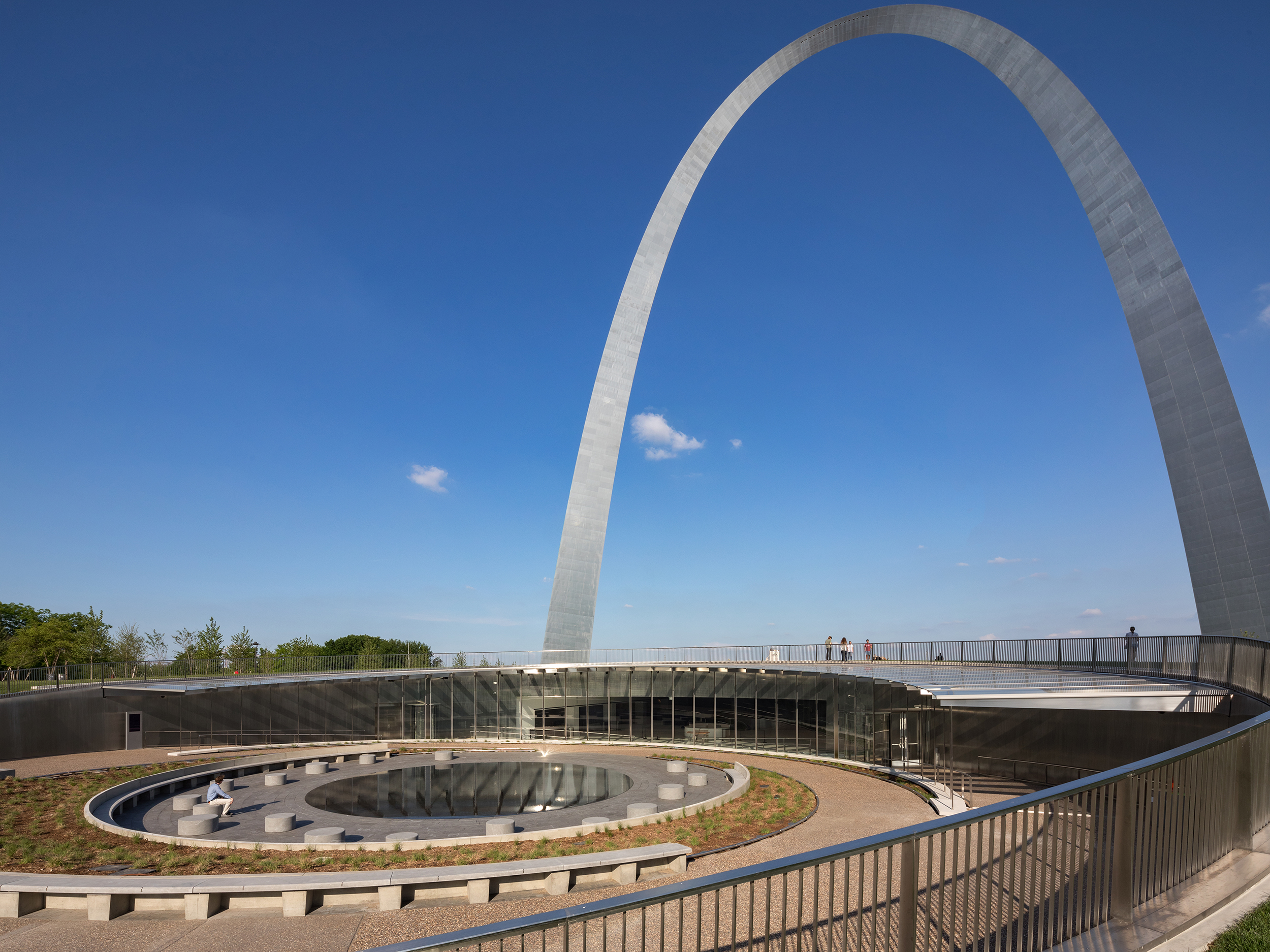 After $380-Million Renovation, the St. Louis Arch Reopens - Galerie