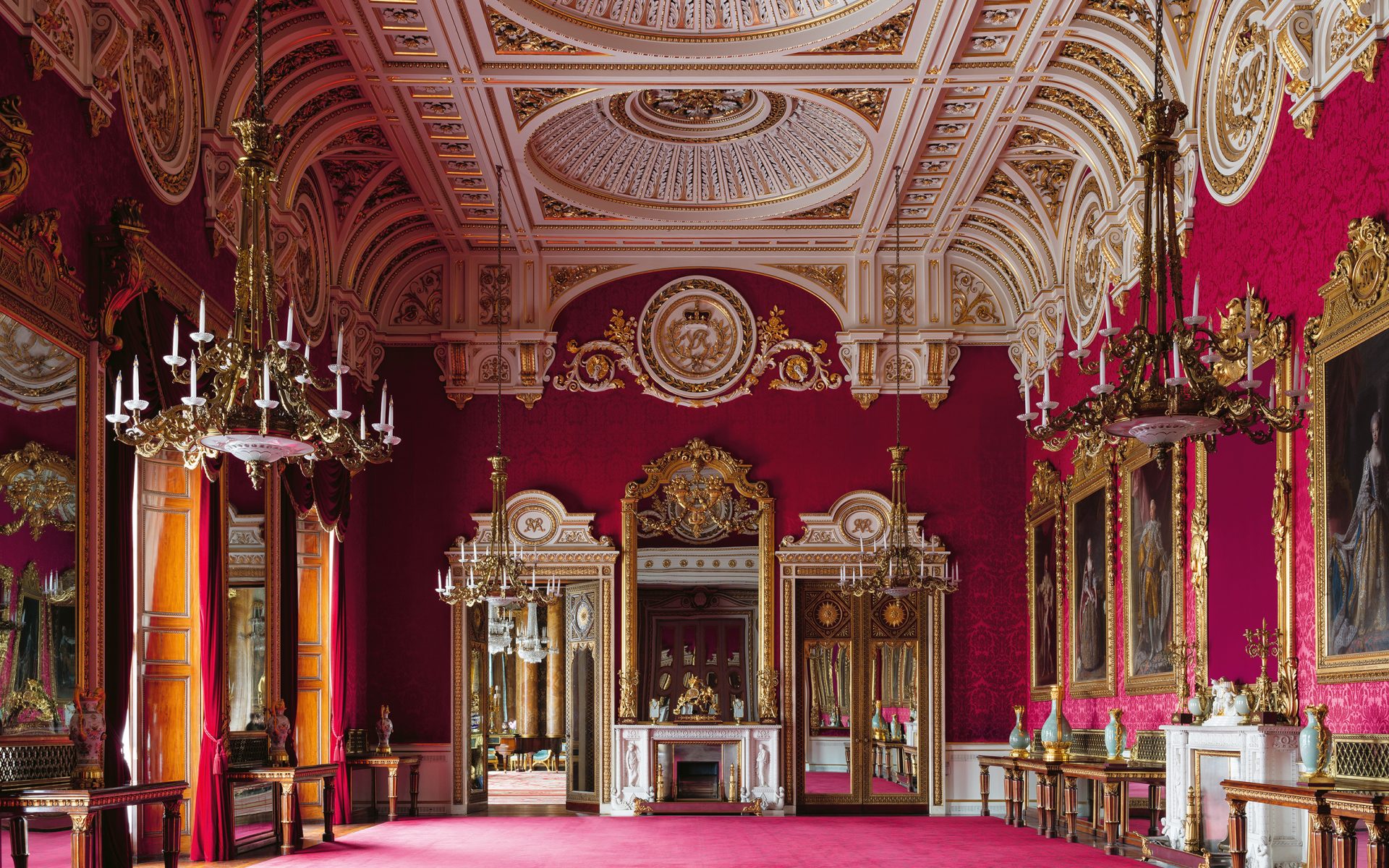 Get A Rare Glimpse Of The Royal Family S Private Rooms At