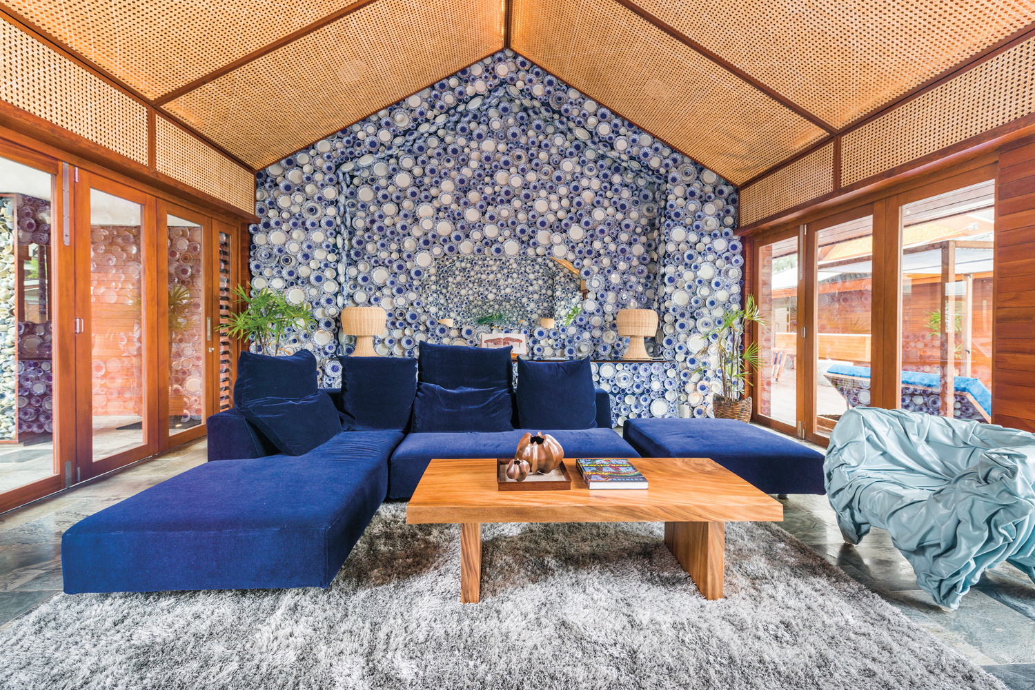 Living room's backsplash includes blue and white ceramic plates.