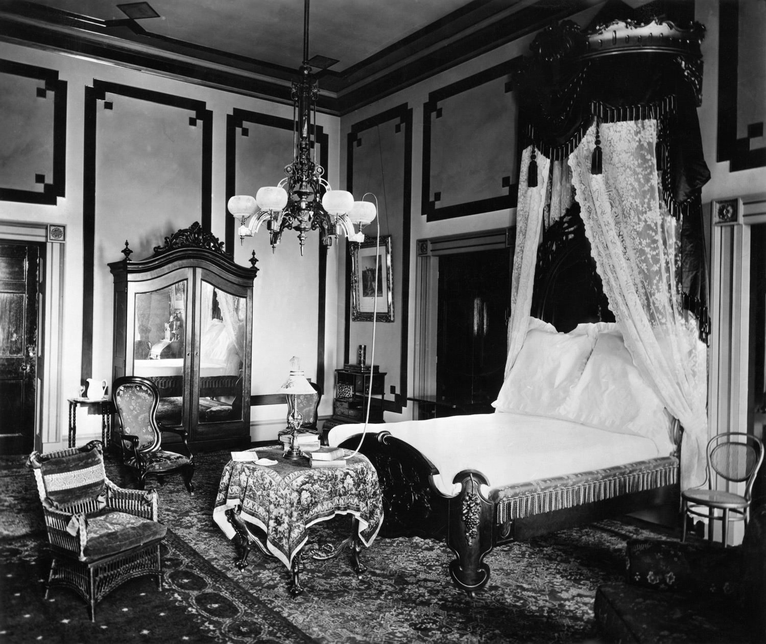 Anatomy of a Room The Lincoln Bedroom at the White House Galerie