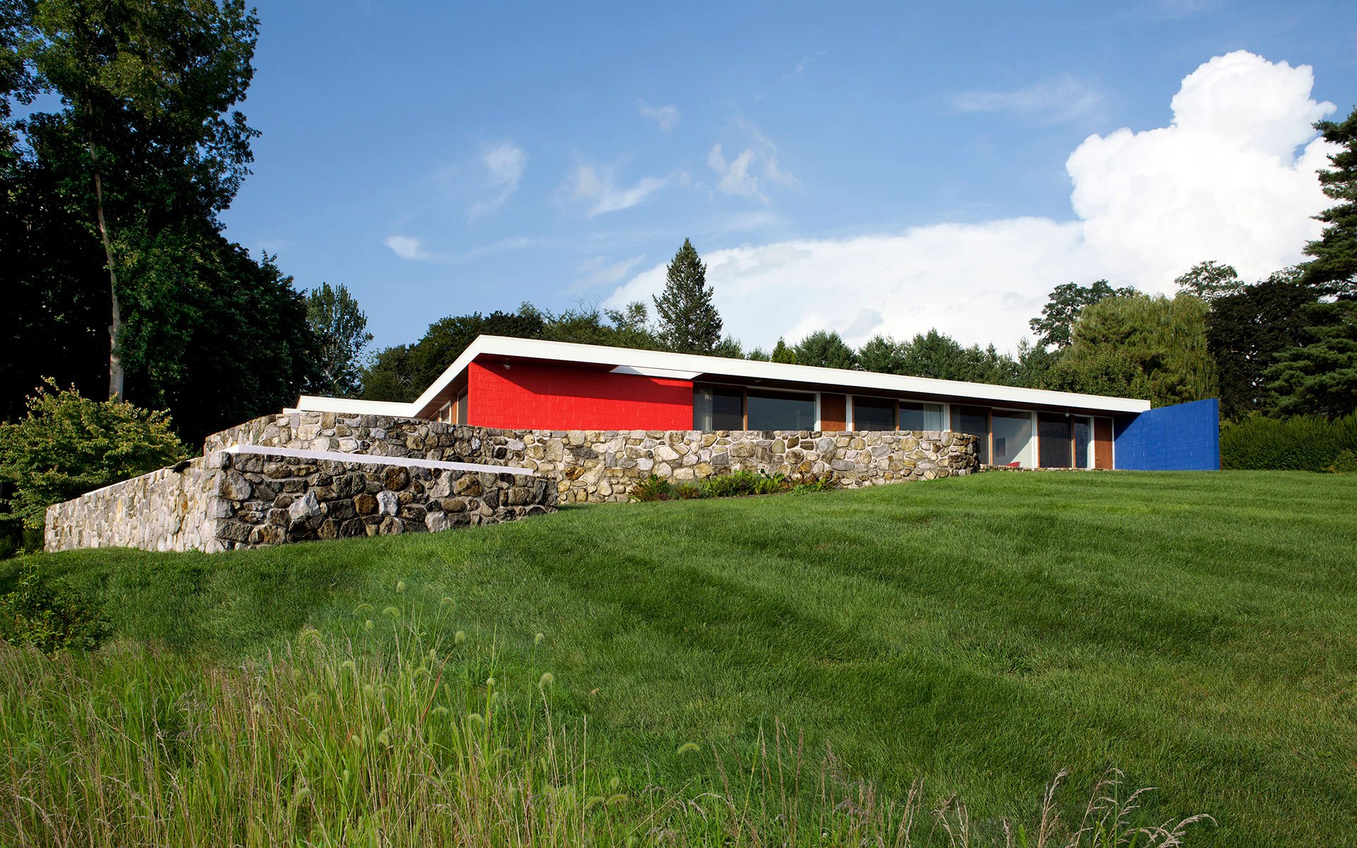 A Marcel Breuer-Designed Masterpiece Comes on the Market | Galerie