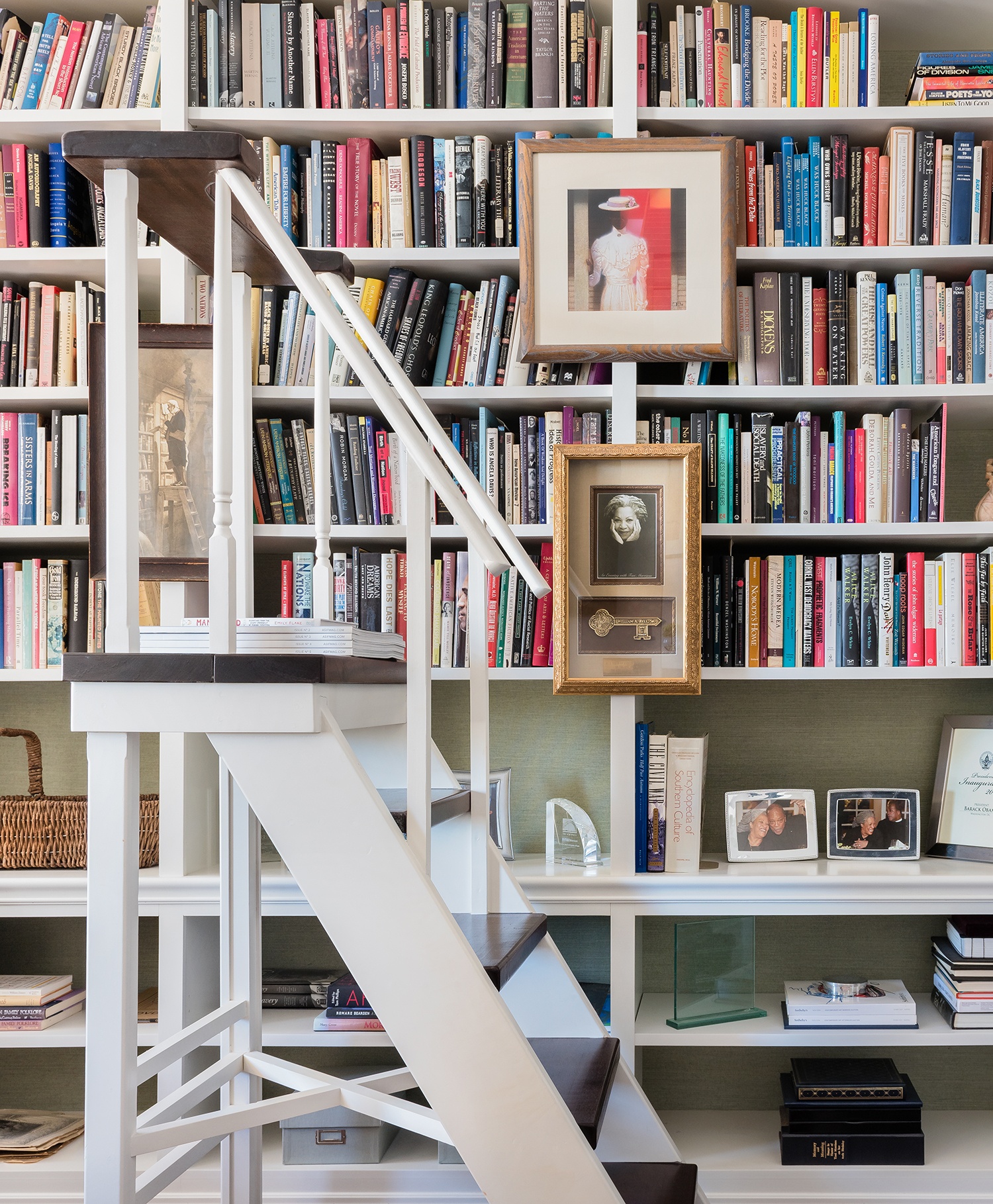 How To Make a Home Library: 16 Tips - Hippo