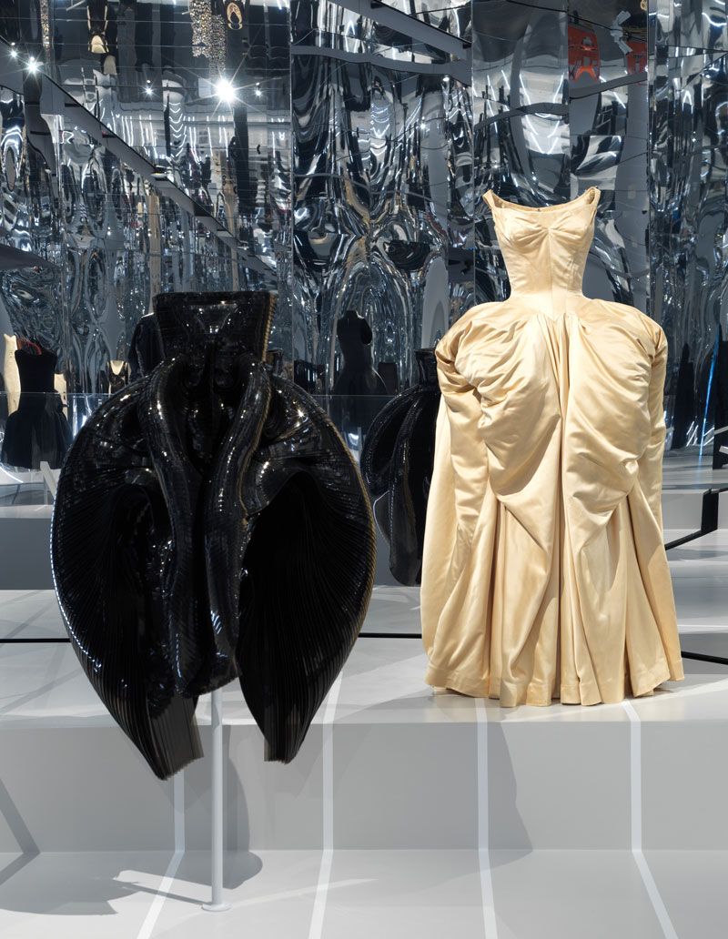 The Met’s ‘About Time’ Fashion Exhibition Rids the Confines of ...