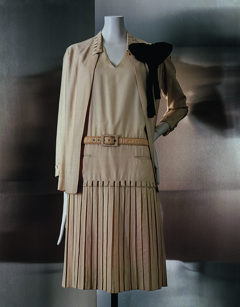 Explore How Gabrielle 'Coco' Chanel Revolutionized Modern Fashion - Galerie