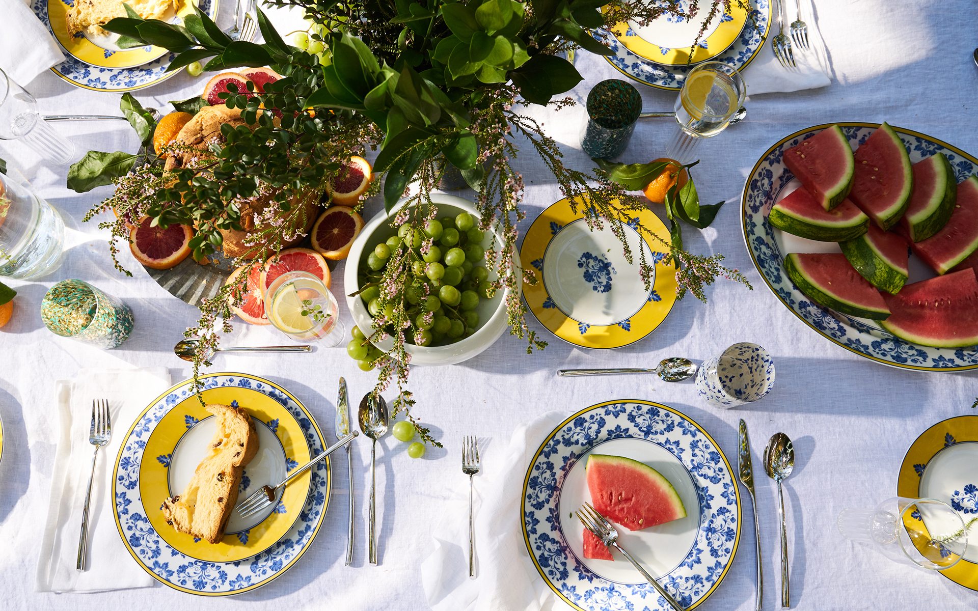 7 Tabletop Designers Share Their Secrets to Setting the Perfect Summer  Table - Galerie