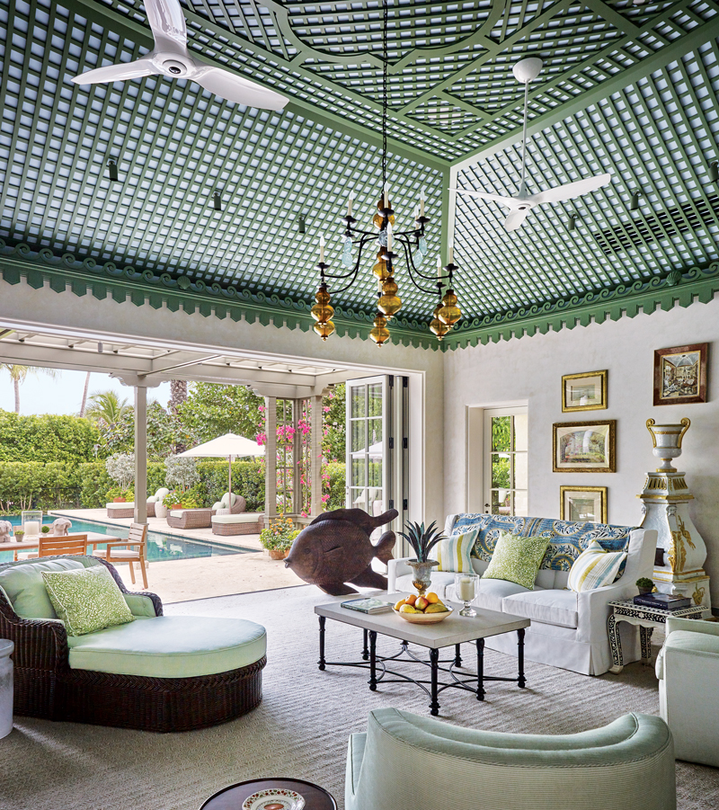 8 Designers Share The Secrets To Creating The Perfect Pool House Galerie   FLaganese BWilliams MayPB GLivingRoom 106895 WEB 