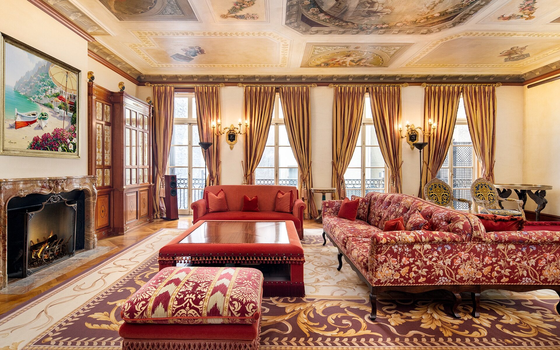 The Versace Mansion In New York Hits