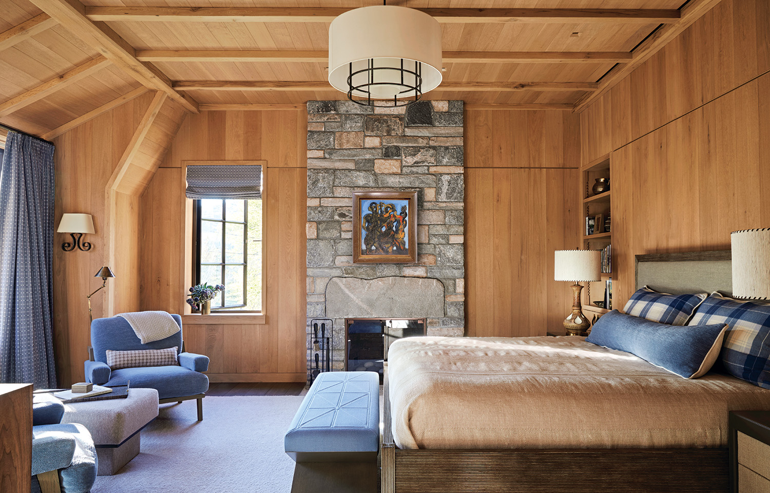 Tour a Berkshires Vacation Home That Melds Sophisticated Furnishings ...