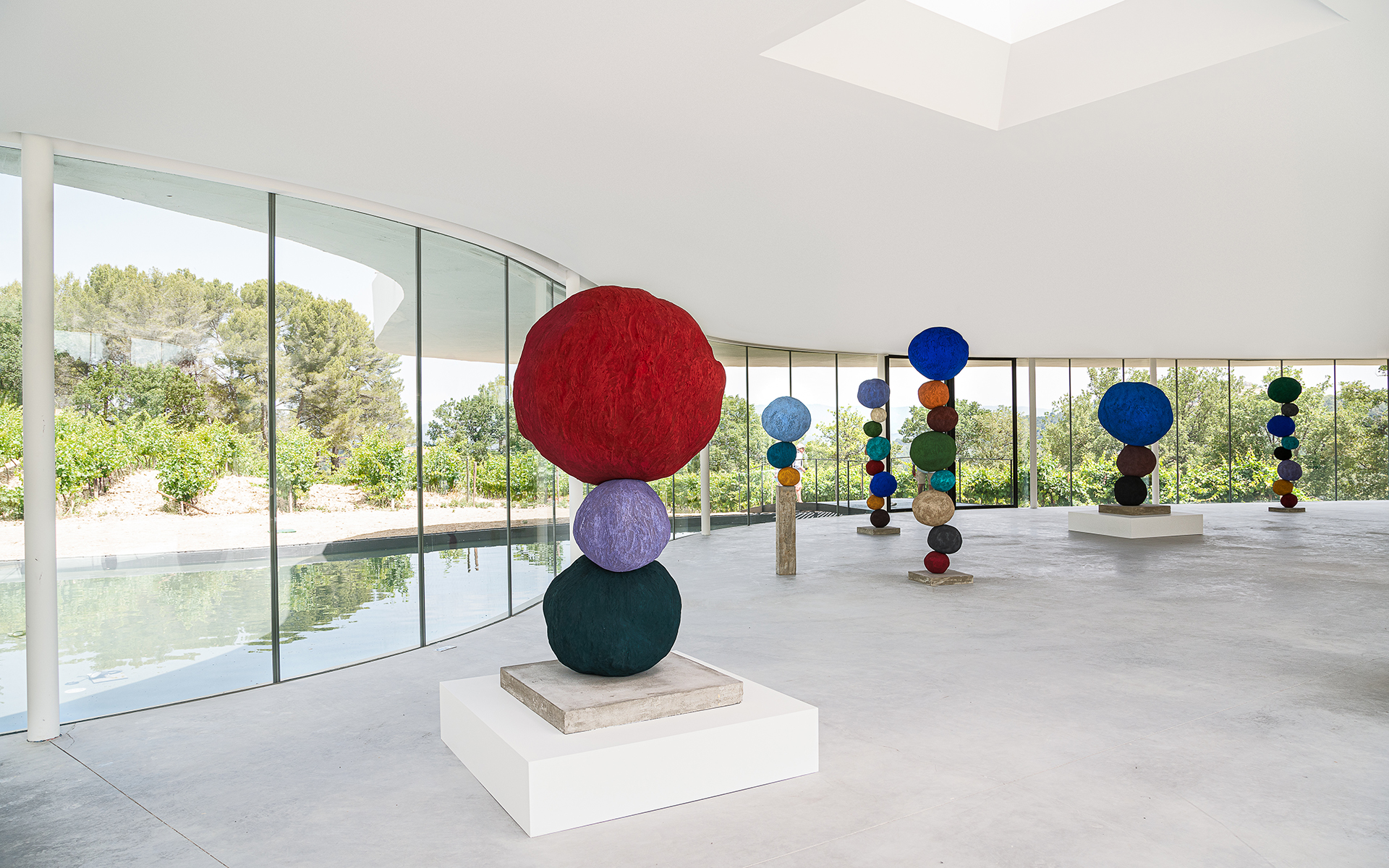 Langt væk halvt overbelastning Château La Coste in France Debuts a Futuristic Pavilion Designed by Oscar  Niemeyer - Galerie