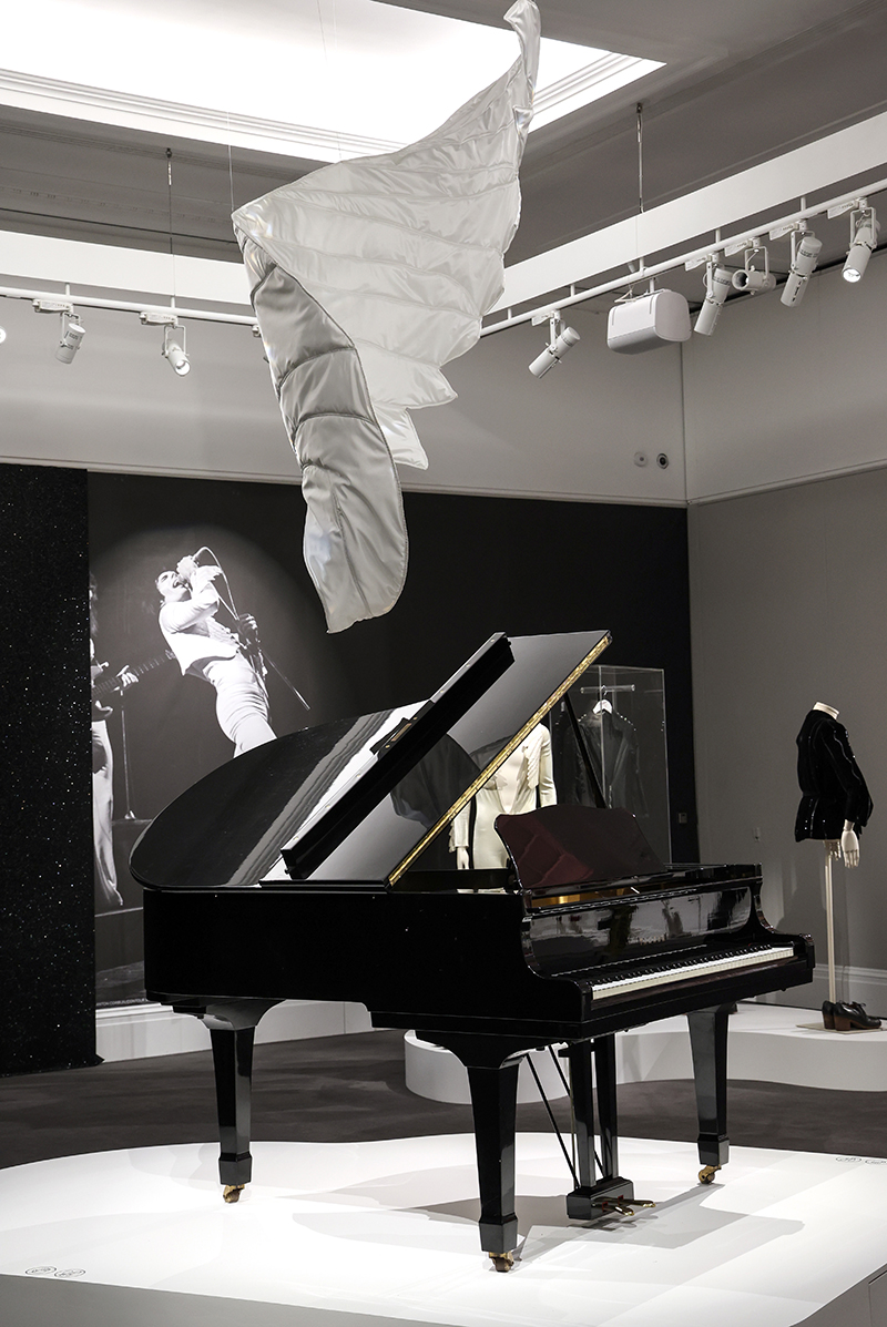 Freddie Mercury's Personal Possessions Go on View in London Ahead of Sale -  Galerie