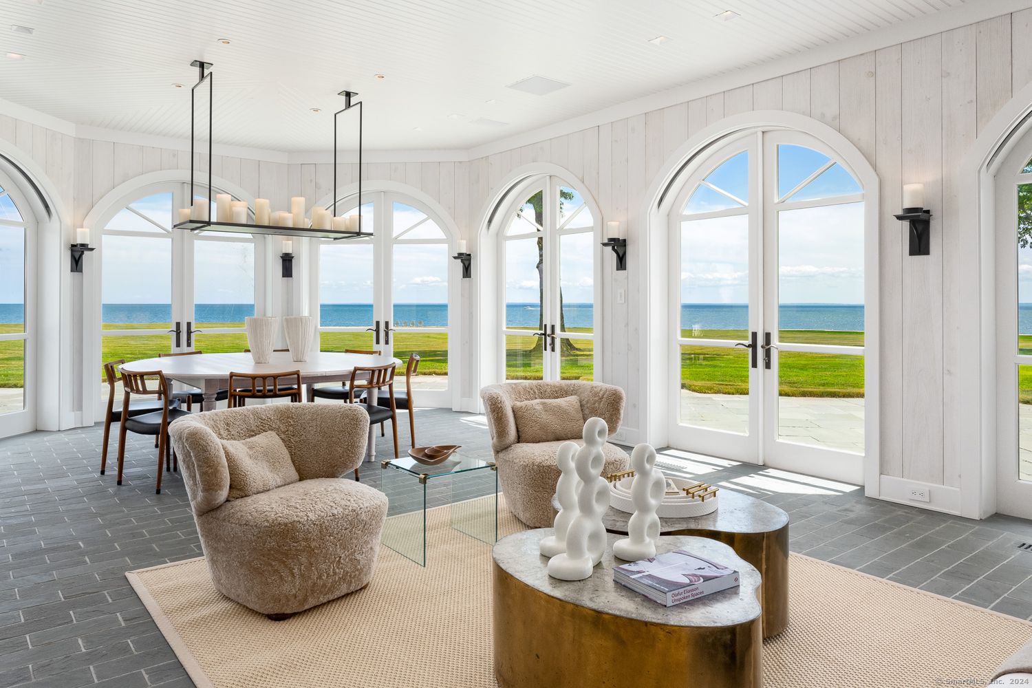 In Westport, Connecticut, architect Roger Ferris designed this waterfront home in 2007 for Phil Donahue and Marlo Thomas. It’s now on the market for $27.5 million.