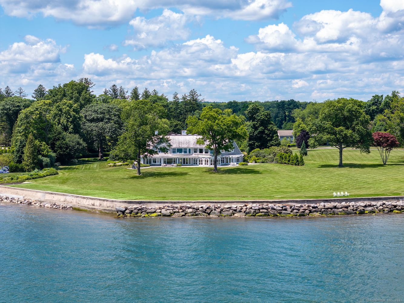 In Westport, Connecticut, architect Roger Ferris designed this waterfront home in 2007 for Phil Donahue and Marlo Thomas. It’s now on the market for $27.5 million.