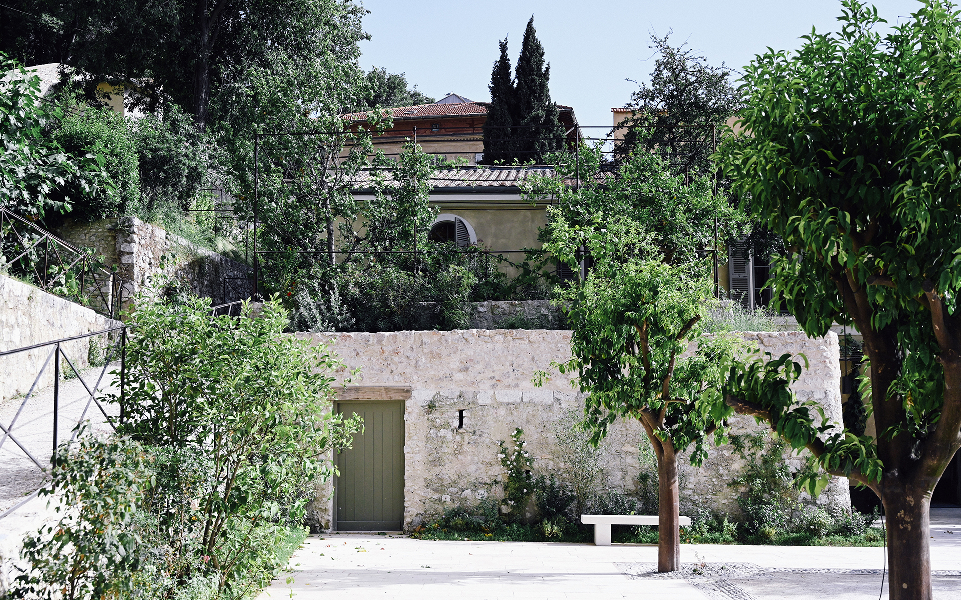 Facade of Hotel du Couvent.