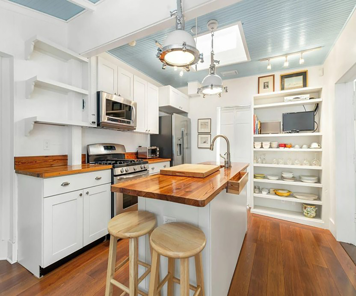 The kitchen in Jimmy Buffett's Palm Beach bungalow