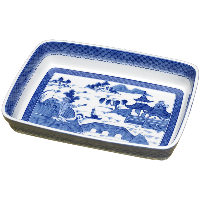 Alex Papachristidis favors this Mottahedeh Blue Canton baking dish