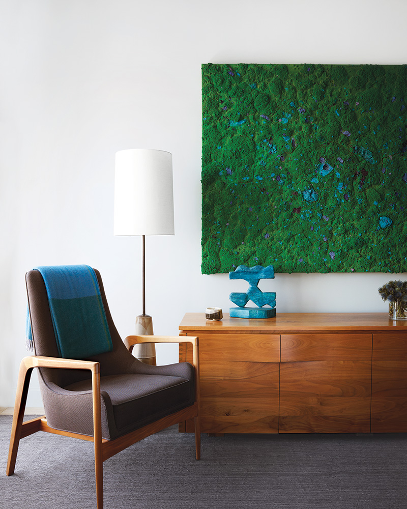 A Bosco Sodi canvas and Ryosuke Yazaki sculpture displayed in a Manhattan apartment conceived by Shawn Henderson.