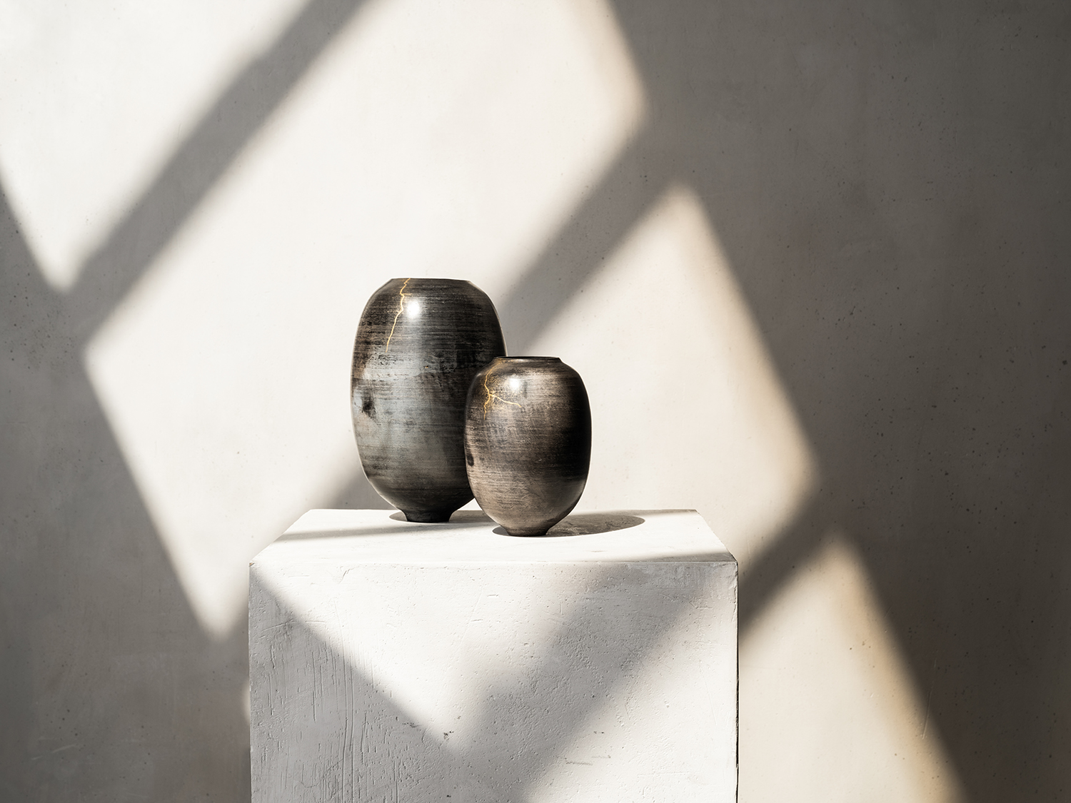 Karen Swami’s new ceramics on view in a solo show at Les Ateliers Courbet in New York is on the list of must-see collectible design shows.