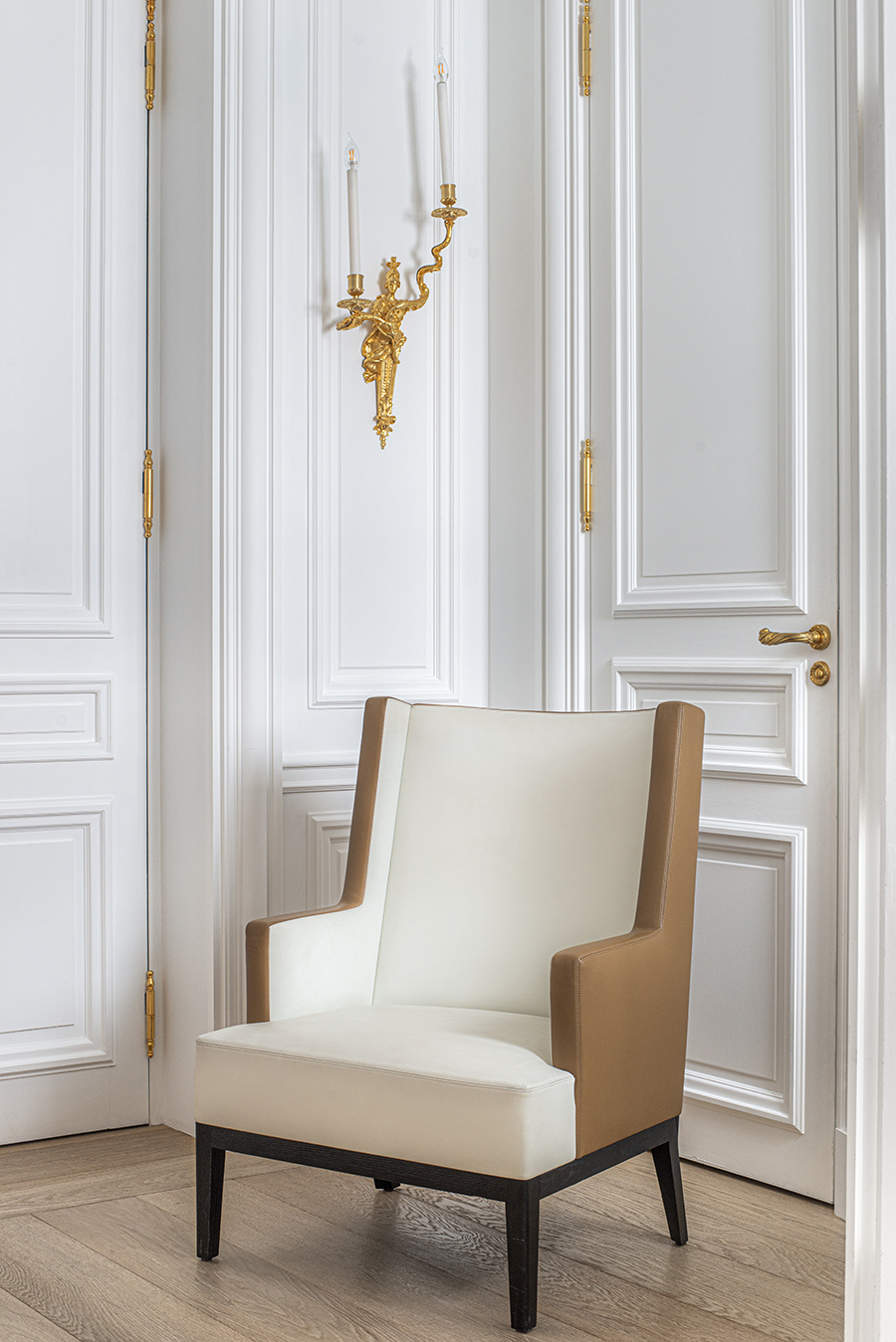 Mont-Thabor chair from the Costes x Liaigre Collection, selection of creations originally designed for the Hotel Costes, expressing the Parisian and cosmopolitan spirit of this 5-star address.