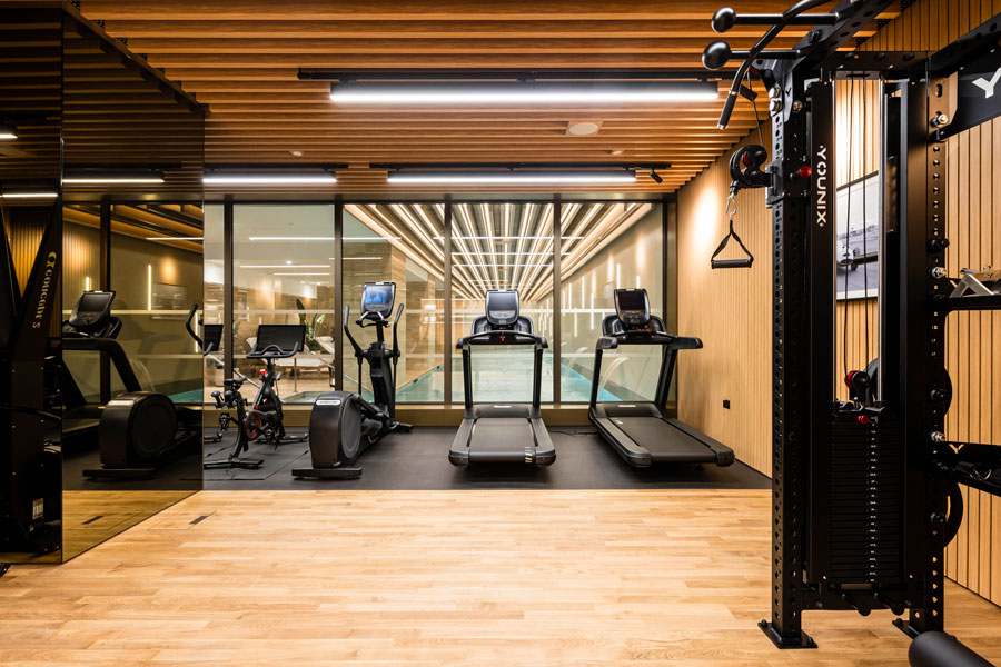 London penthouse shared gym.