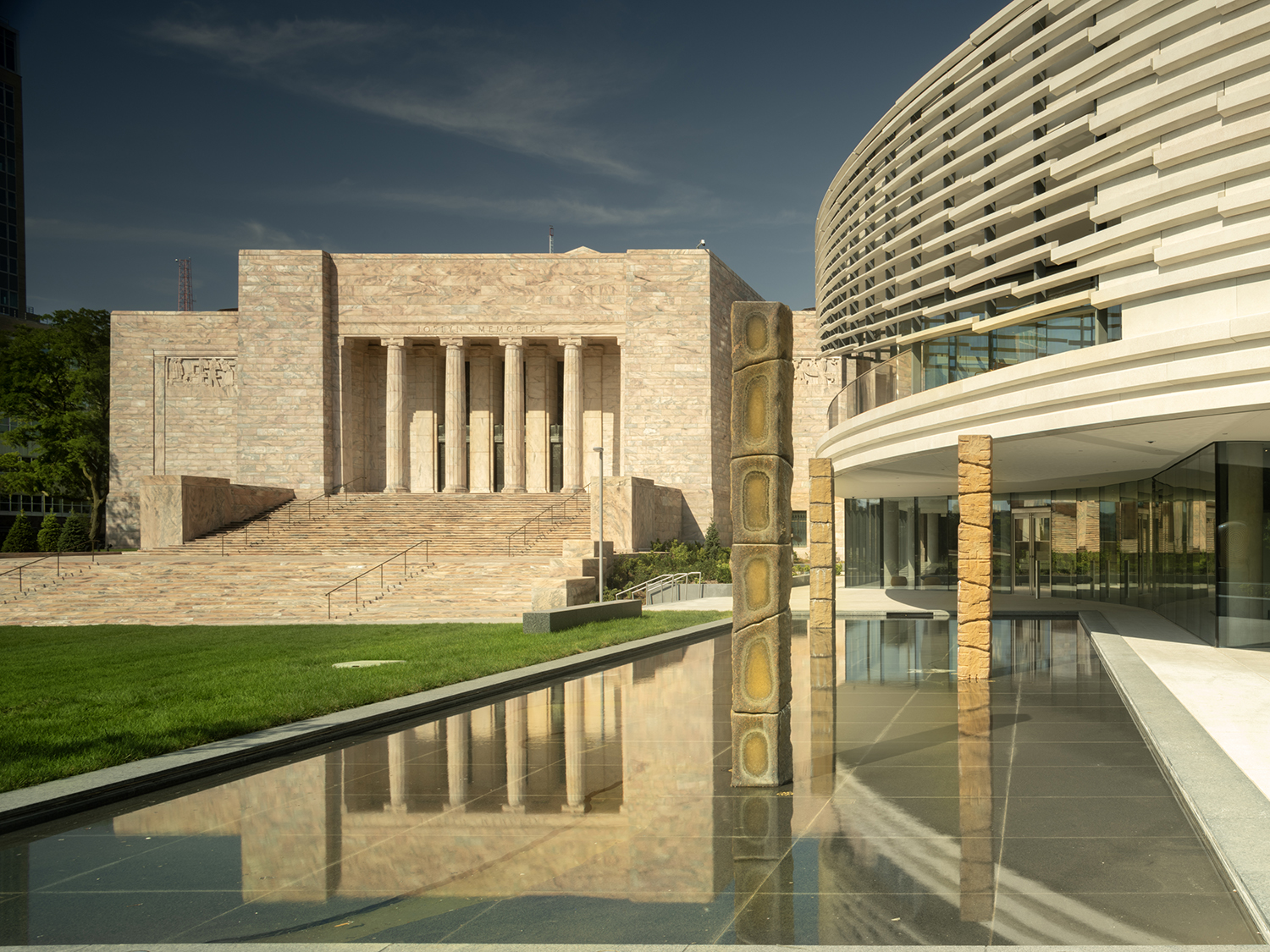 The Rhonda & Howard Hawks Pavilion complements the Joslyn’s existing Art Deco landmark building.