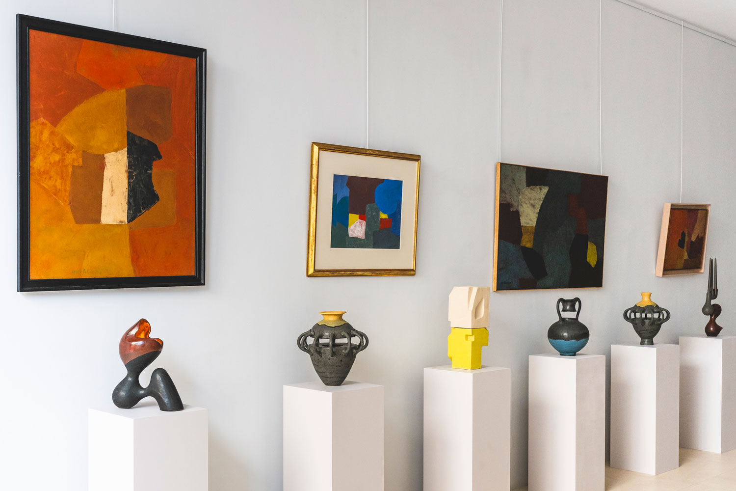 Cherine Magrabi invited Sybil Layous to create a series of ceramic works in homage to Serge Poliakoff