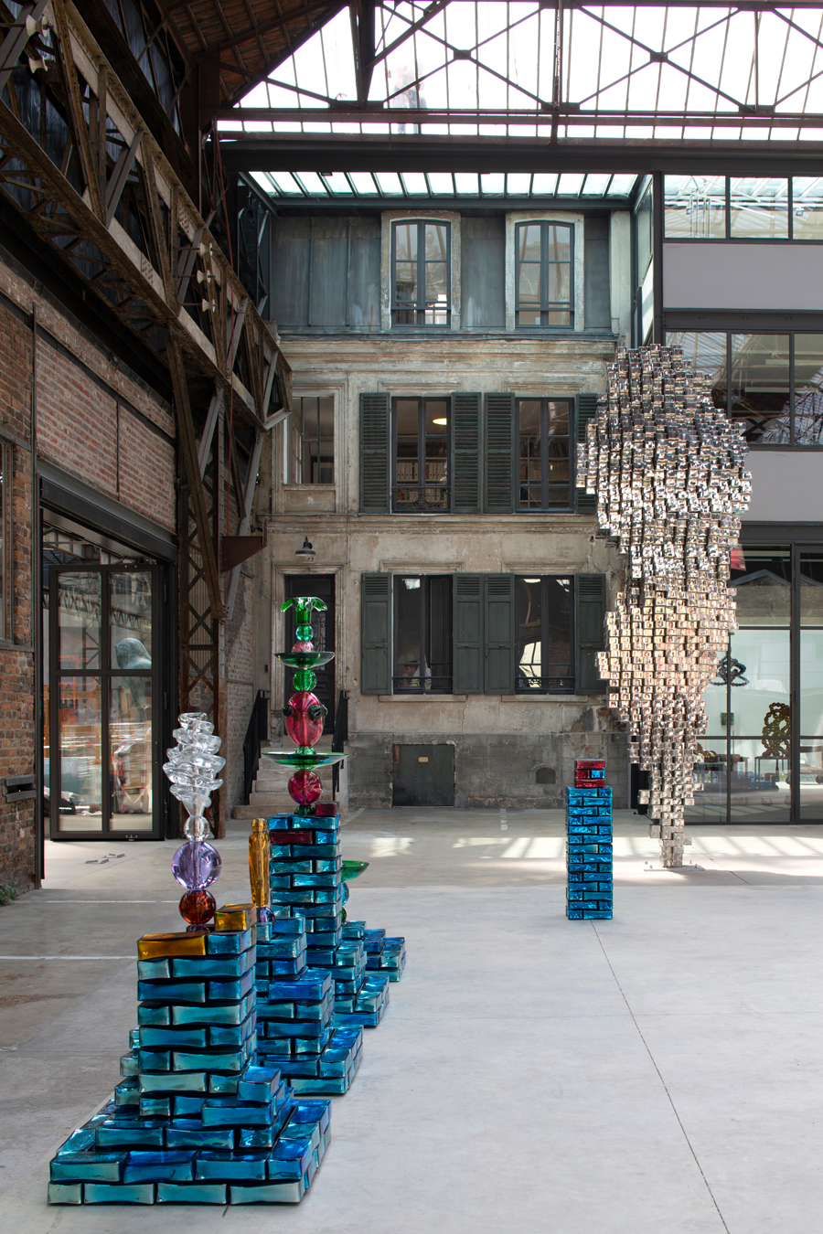 Jean-Michel’s Fountains and Wonder Block, both of 2022, are made from blue and pink Indian mirrored glass and can be seen in the La Solfatara studio, with his tall sculpture in stainless steel Yardang of the same year in the background.