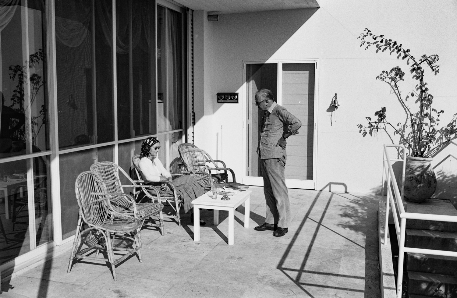 Graham Sutherland and his wife Kathleen Sutherland in 1974 lived in the home completed by Eileen Gray.