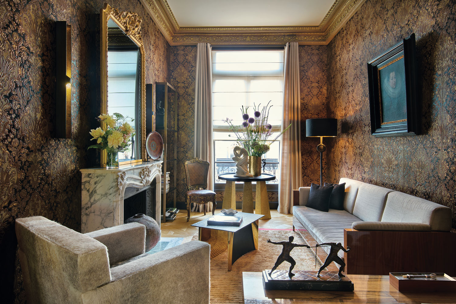 The walls of the office are lined with Cordoba leather panels by Atelier Mériguet- Carrière, whose artisans have crafted interiors at Château de Versailles, Palais de l’Élysée, and some of the finest hotels in Paris. “It’s one of my favorite materials—it adds an air of sophistication that grounds the room,” says Hazarian. As she and her husband often work from home, “it’s a space that needs to inspire focus and productivity.”