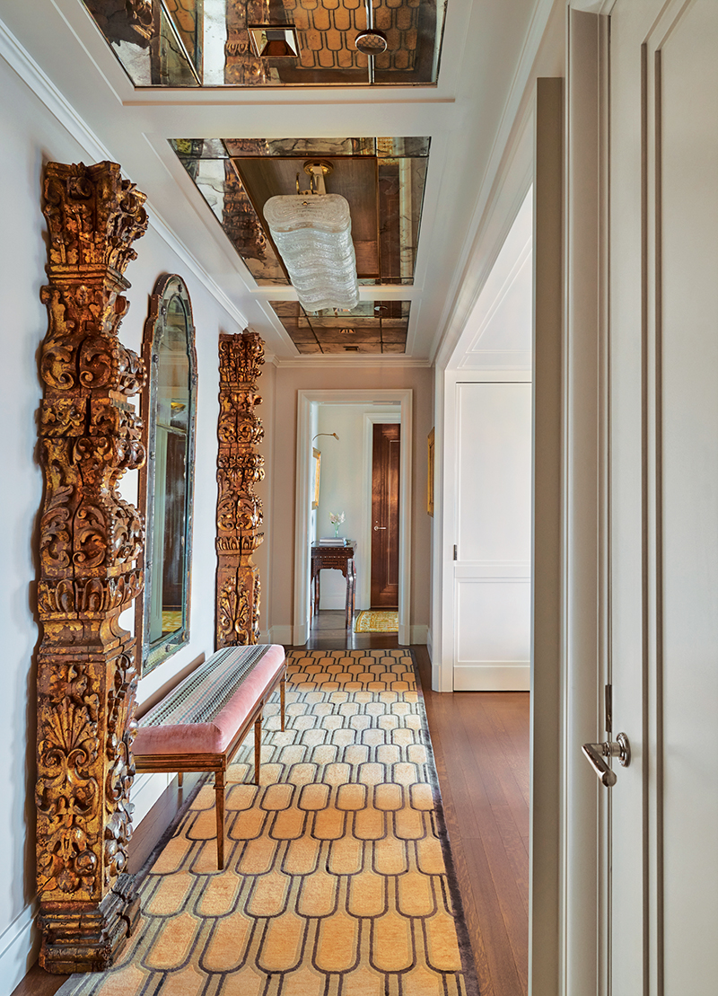 A ’40s Barovier pendant from Donzella hangs in the entry hall, where 18th-century Spanish Colonial carved gilt-wood pilasters frame a Queen Anne–style mirror.