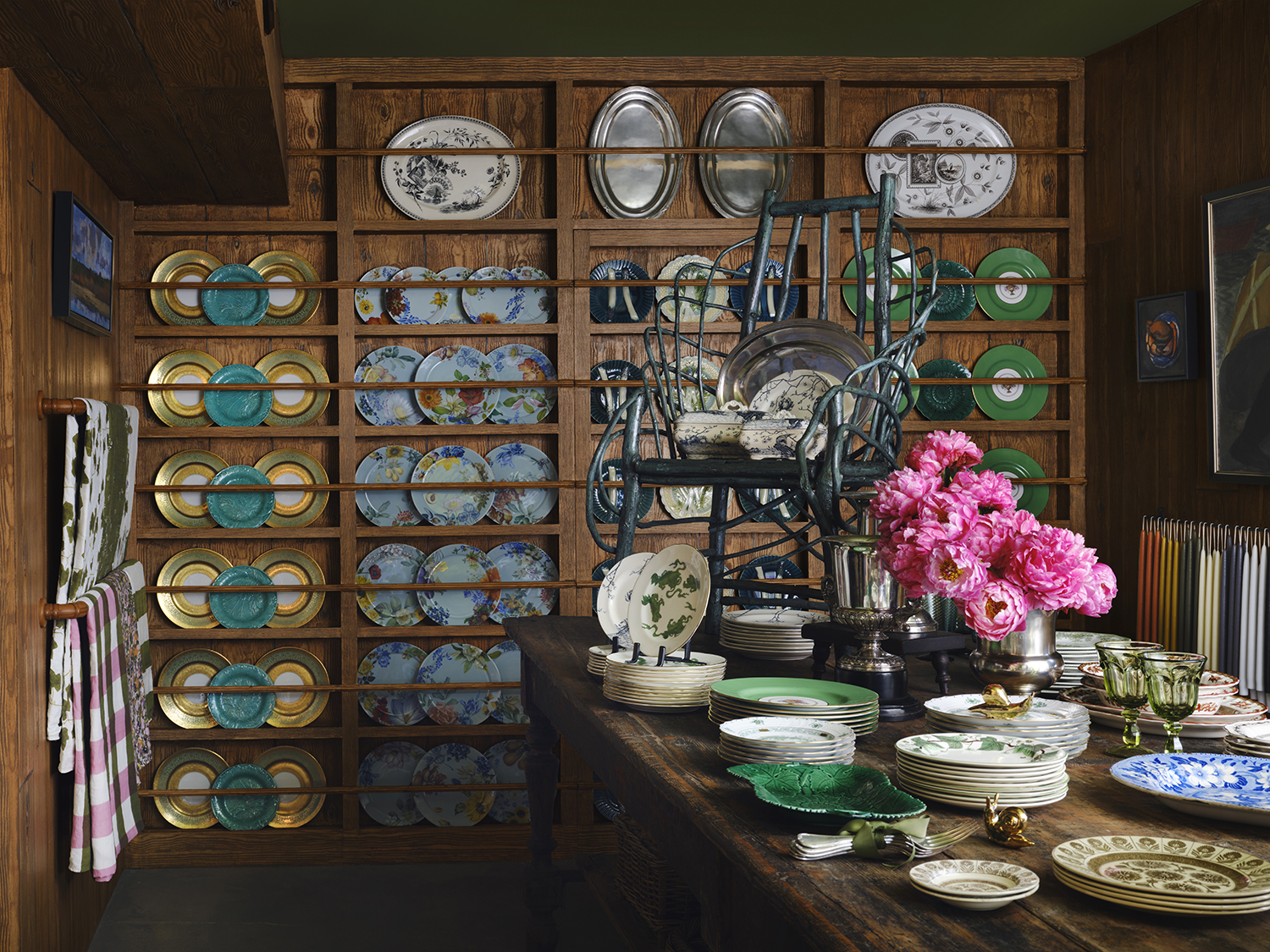 Linda Fahey Florian plates is presented alongside new and vintage tableware by Wedgwood, Royal Crown Derby, Spode, and other makers in Ken Fulk’s new West Hollywood location.