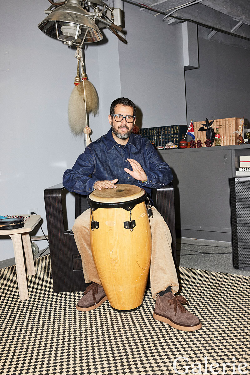 José Parlá plays drum.