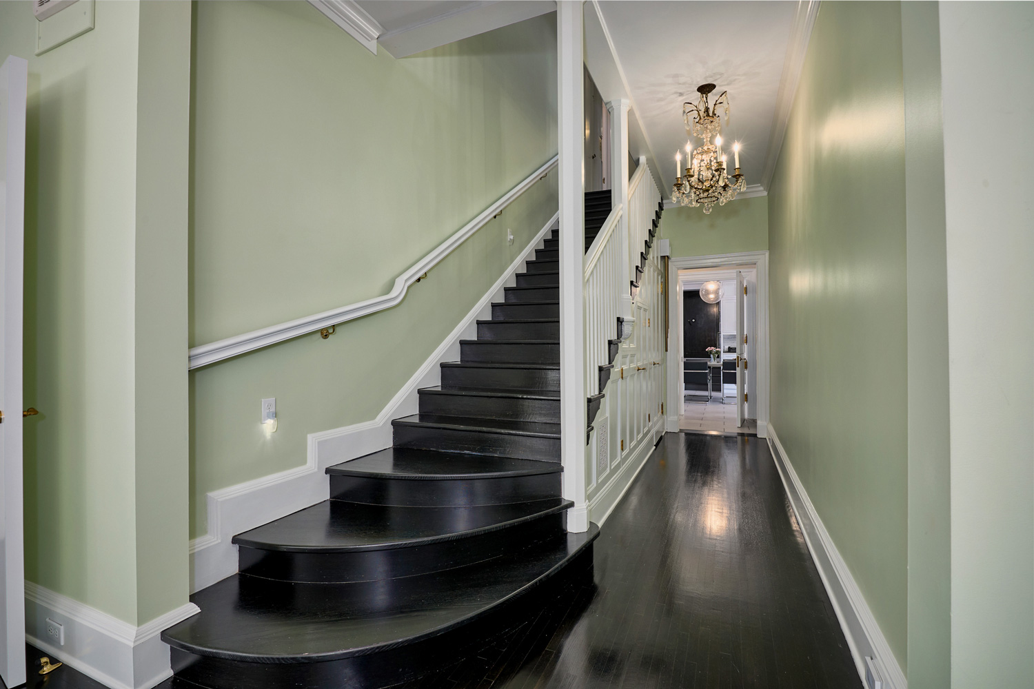 stairway in dorothy draper's former home.