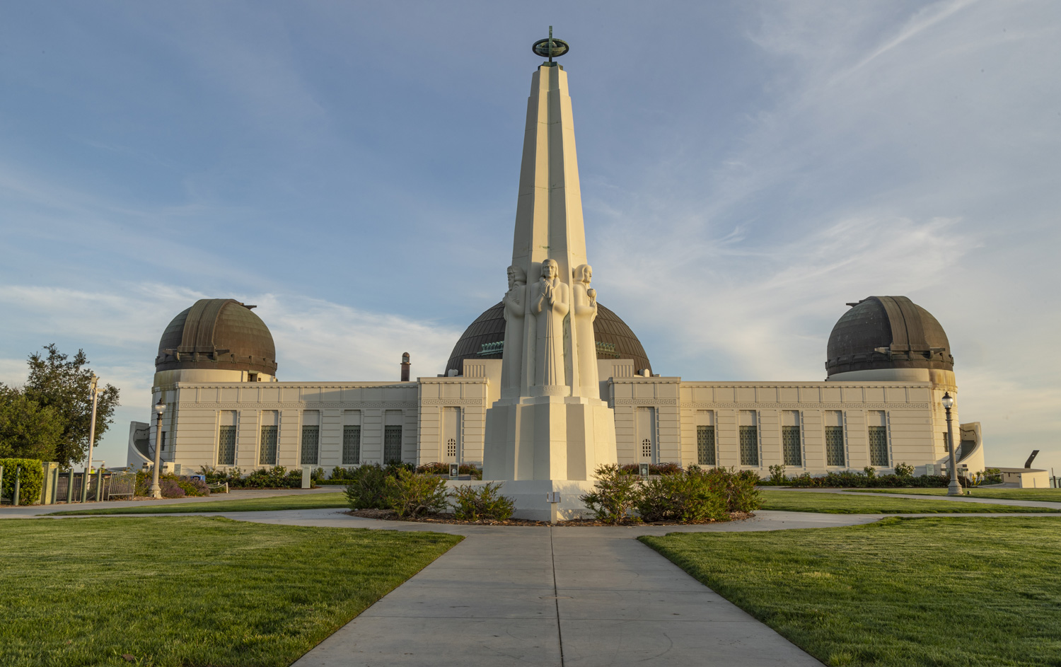 the Griffith Observatory boasts an Art Deco and Greco-Roman exterior