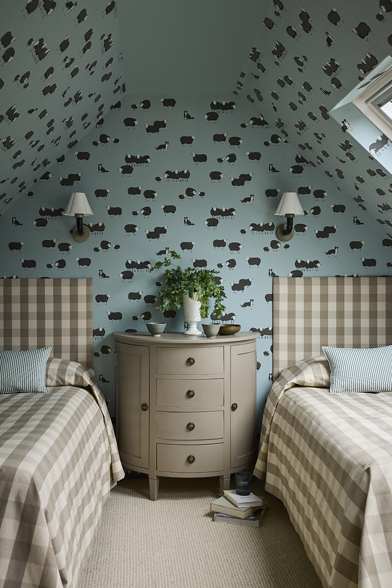 Nip and Lassie wallpaper by Little Greene.