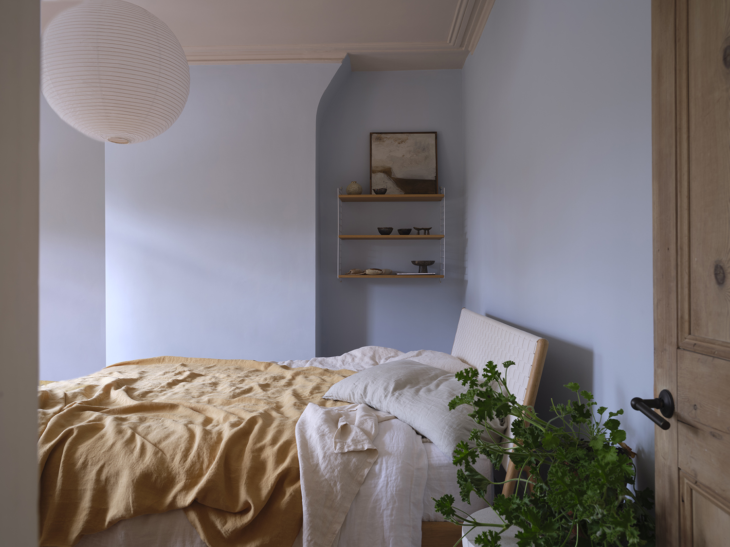 Walls painted in Kakelugn No.317, and the ceiling coated in Scallop No.311 by Farrow & Ball.