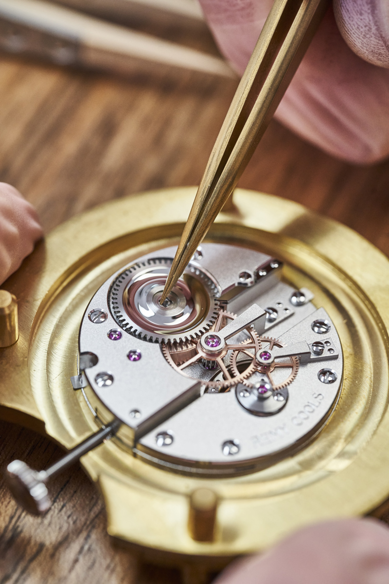 A detail of the watch's new mechanical caliber.