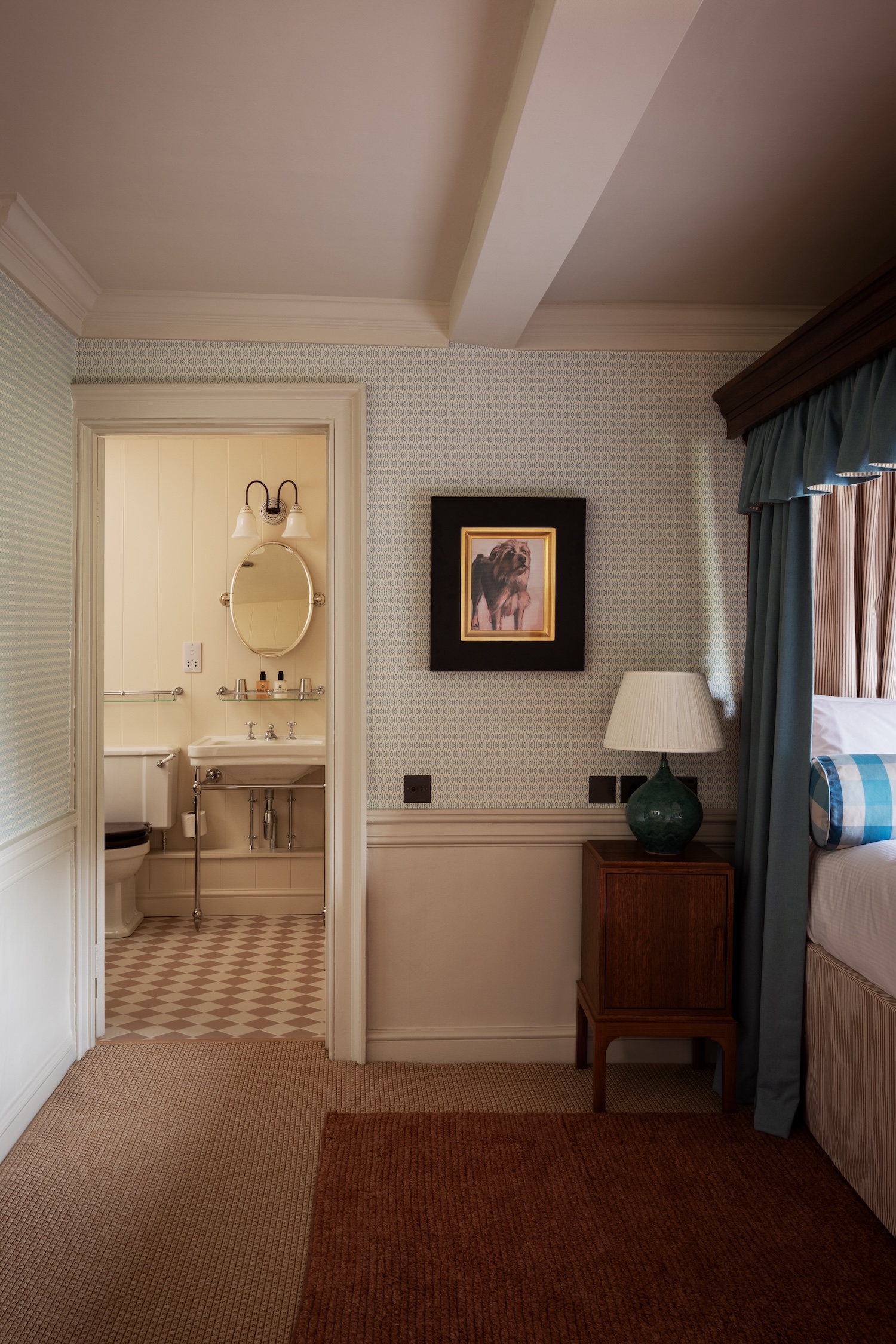 A guest bedroom at Cavendish House