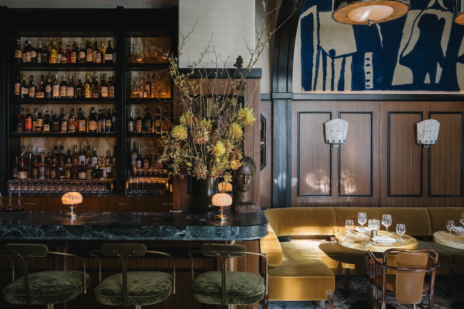 A blue rug featuring Picasso artworks above the café.