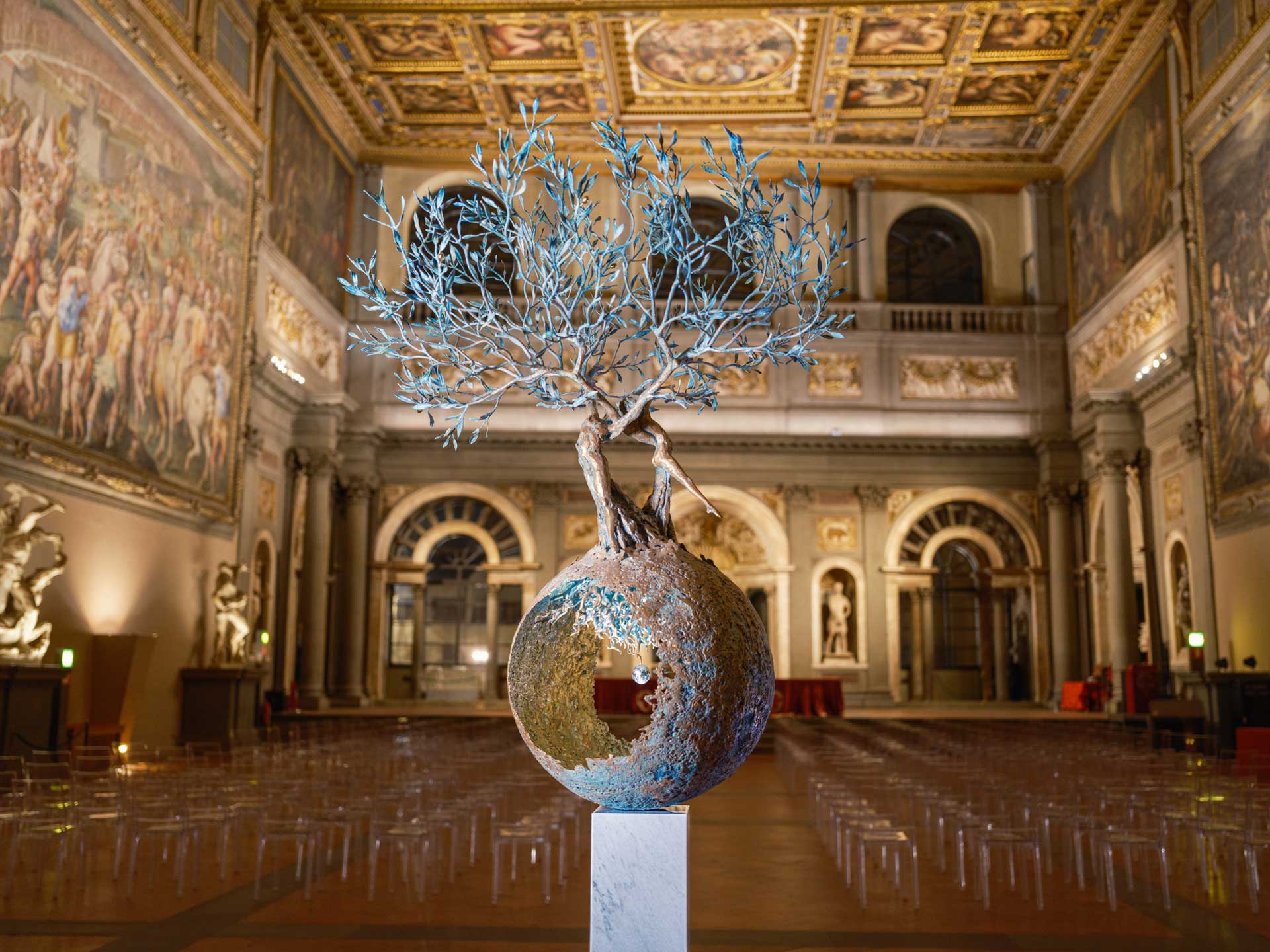 Jeweler Martin Katz Creates Dazzling Sculpture in Italy