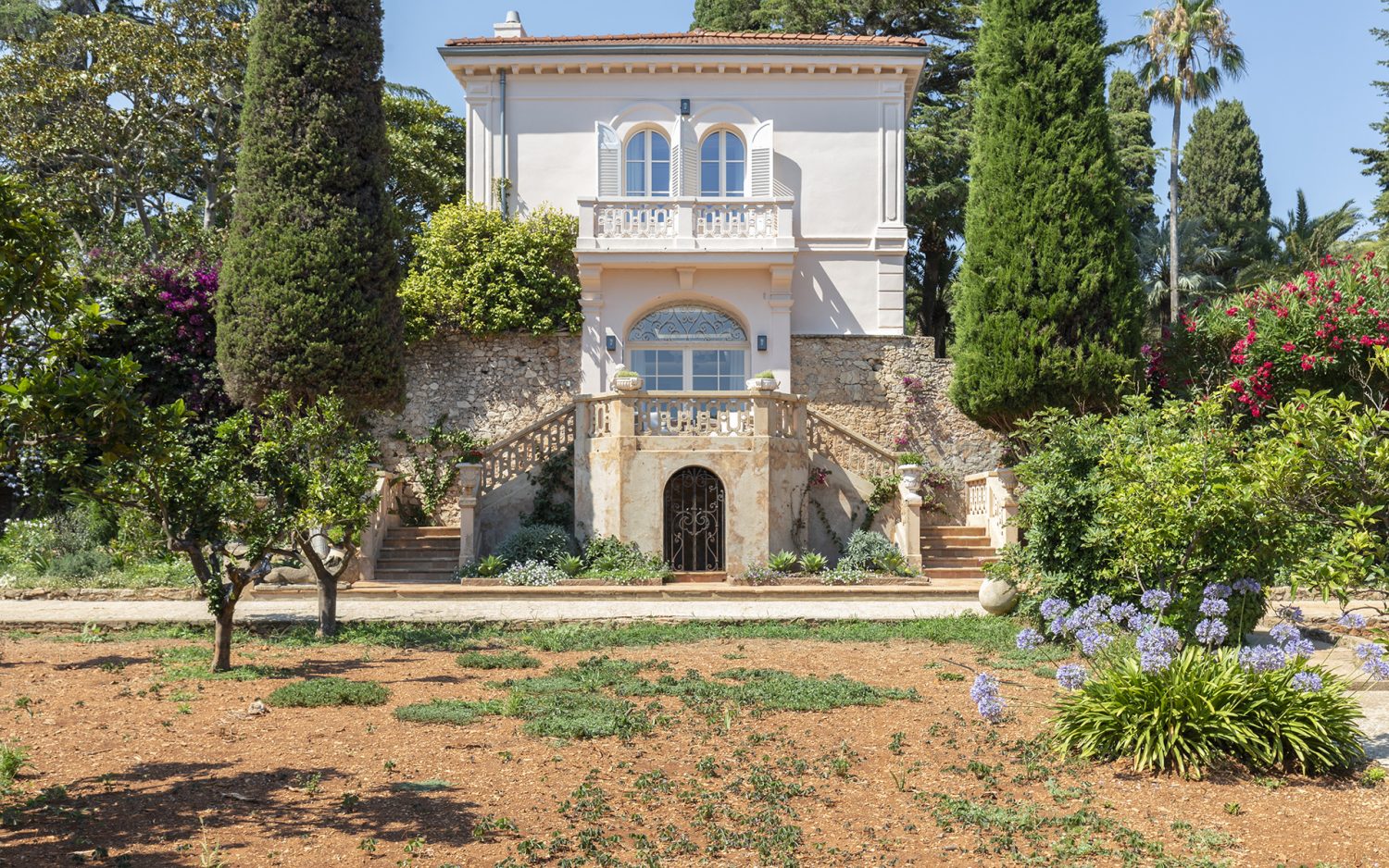 Exterior of Le Grand Jardin.