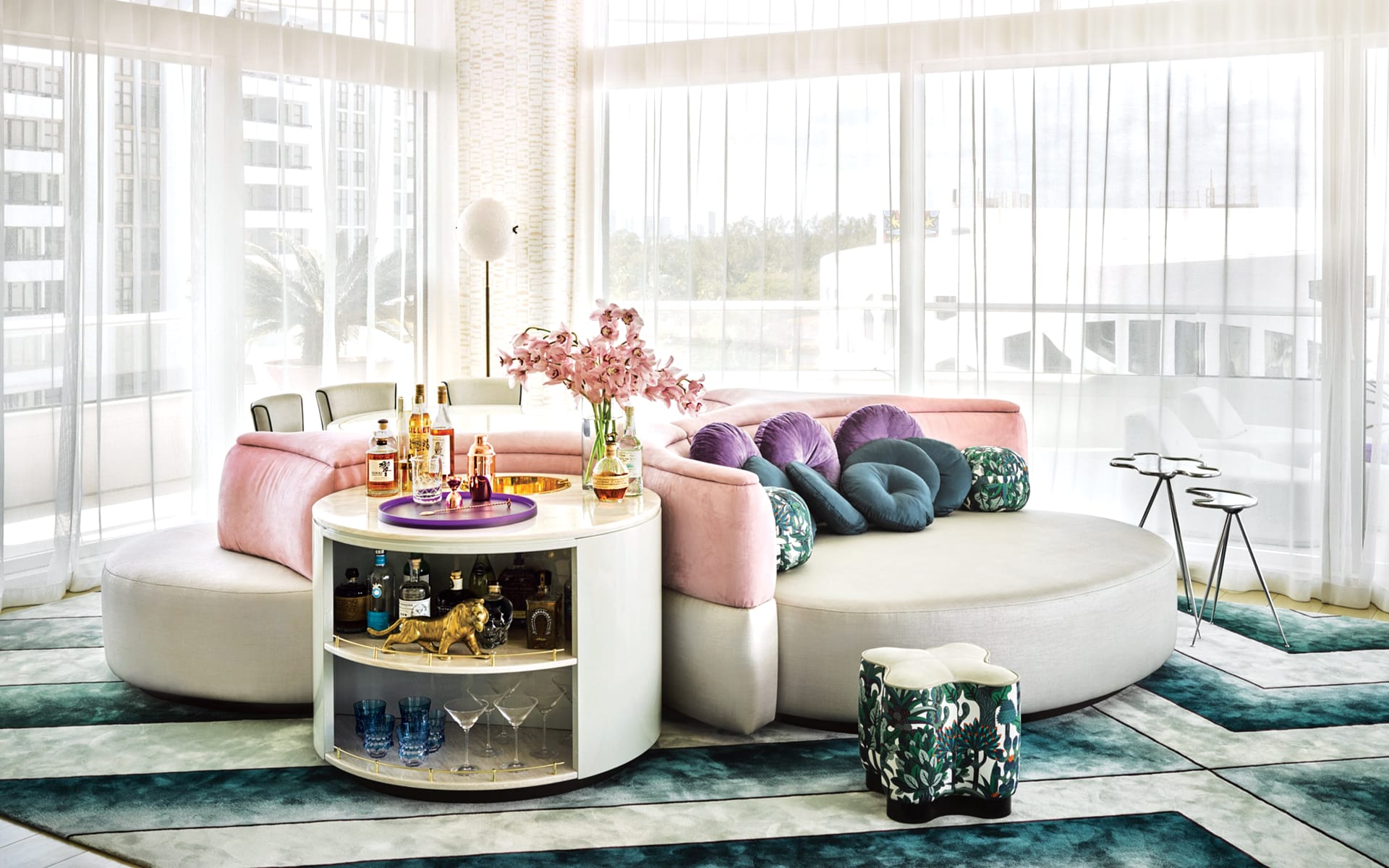 How to Craft a Home Bar That's Equal Parts Function and Fabulous