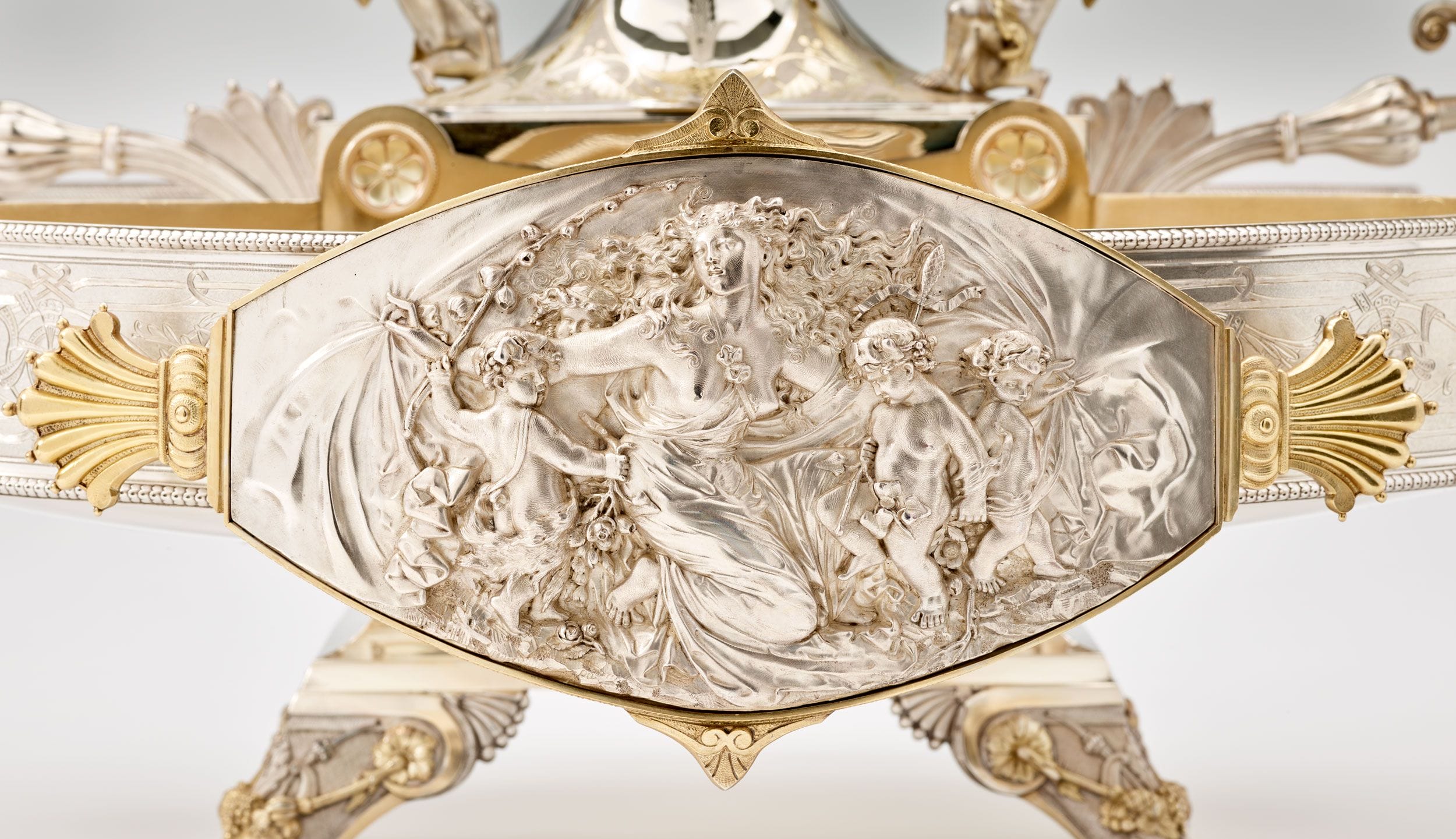 古代 (3世紀)　ローマ　銀貨　アクセサリー　18金　枠　&　チェーン Gorham Silver Shines on Display at the RISD Museum - Galerie Magazine