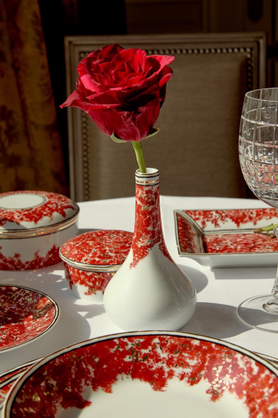New porcelain pieces by Tania Bulhões at Plaza Athènèe in Paris.