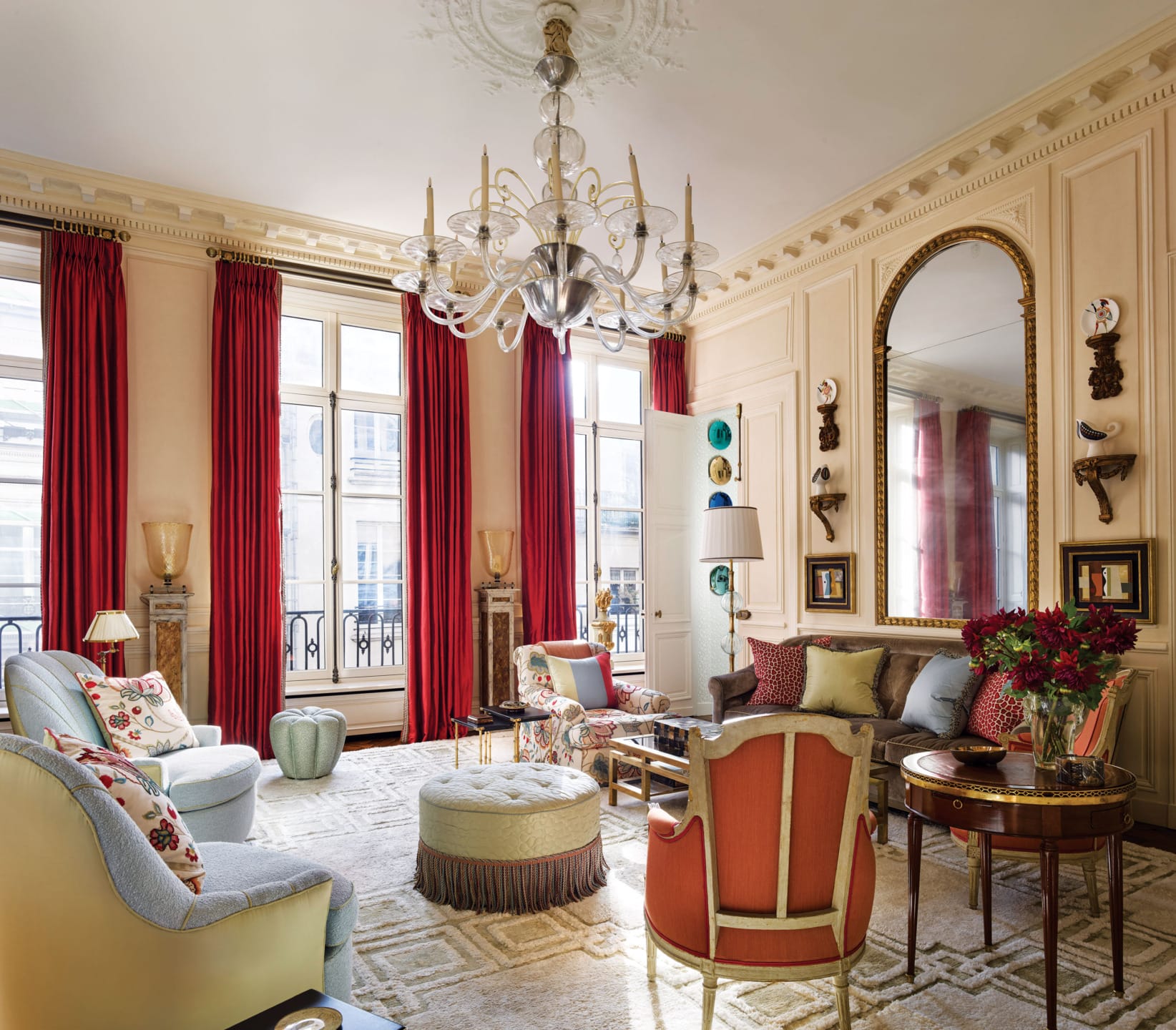 This Dreamy Pied-à-Terre Brings Together Parisian Panache and