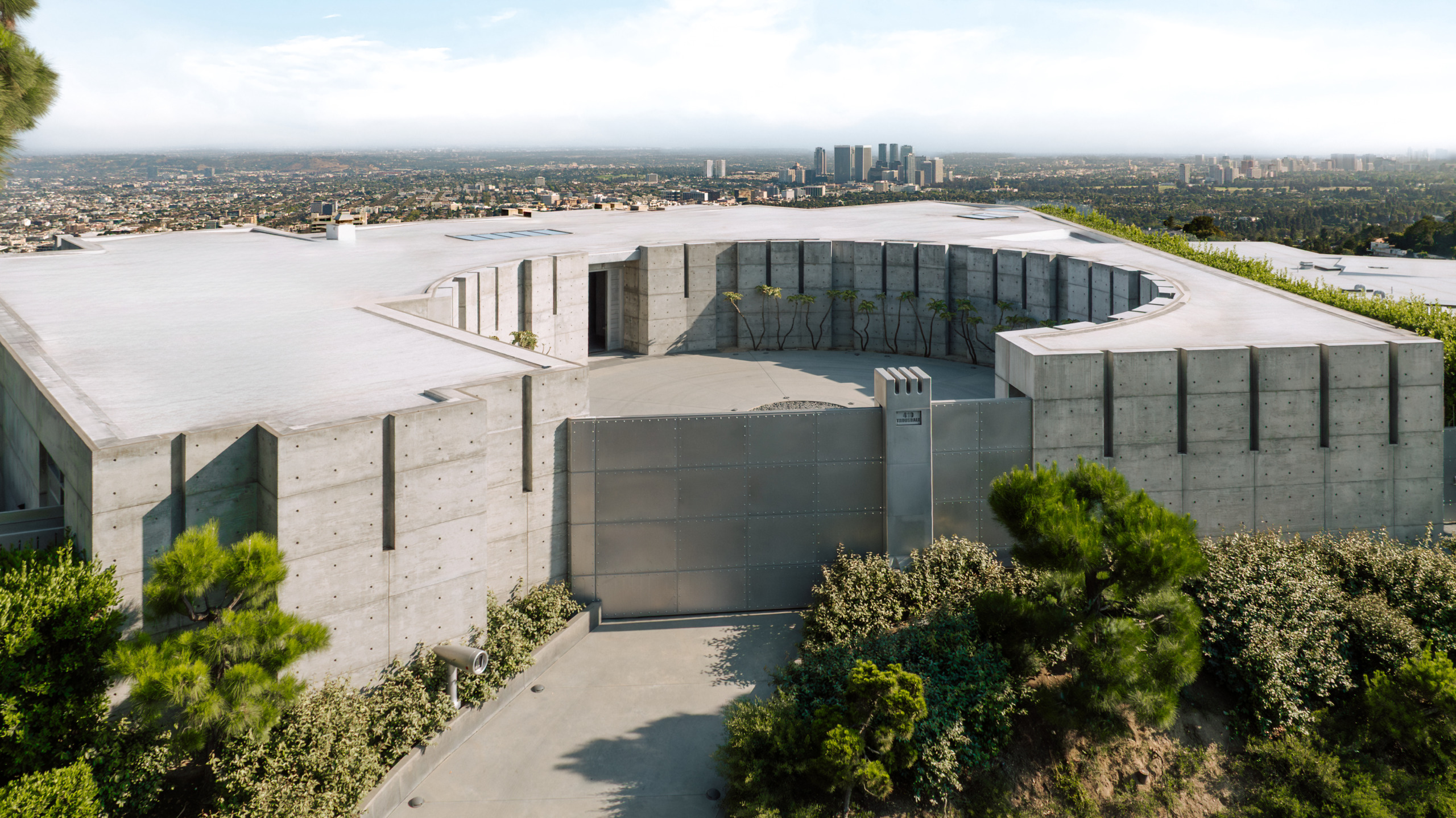 Paul Hogarth Manly Wharf リトグラフ Oakley Founder's Massive Brutalist Estate Hits the Market for