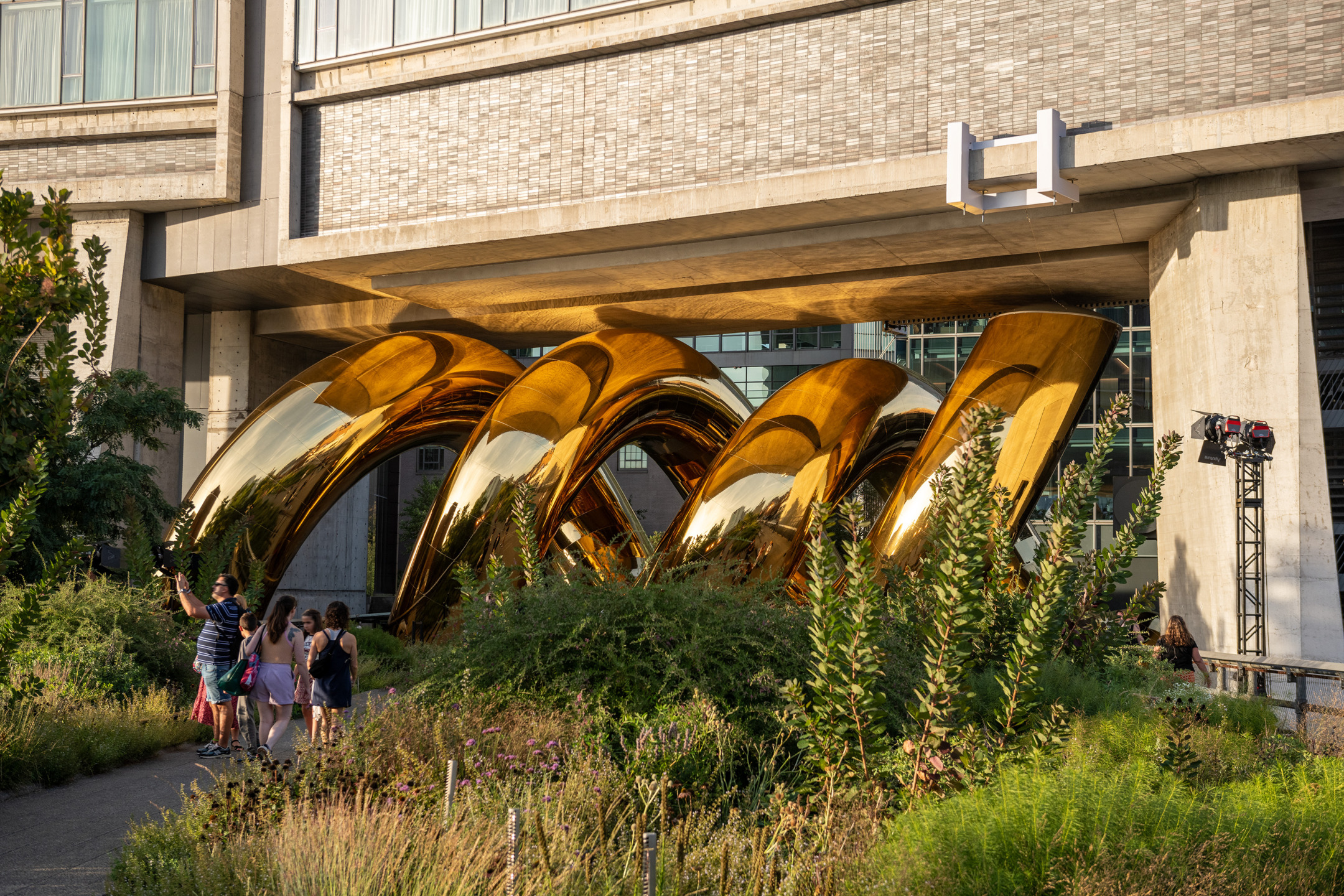 Artists Plastique Fantastique Electrify New York’s High Line in Celebration of Bulgari’s Iconic Serpenti