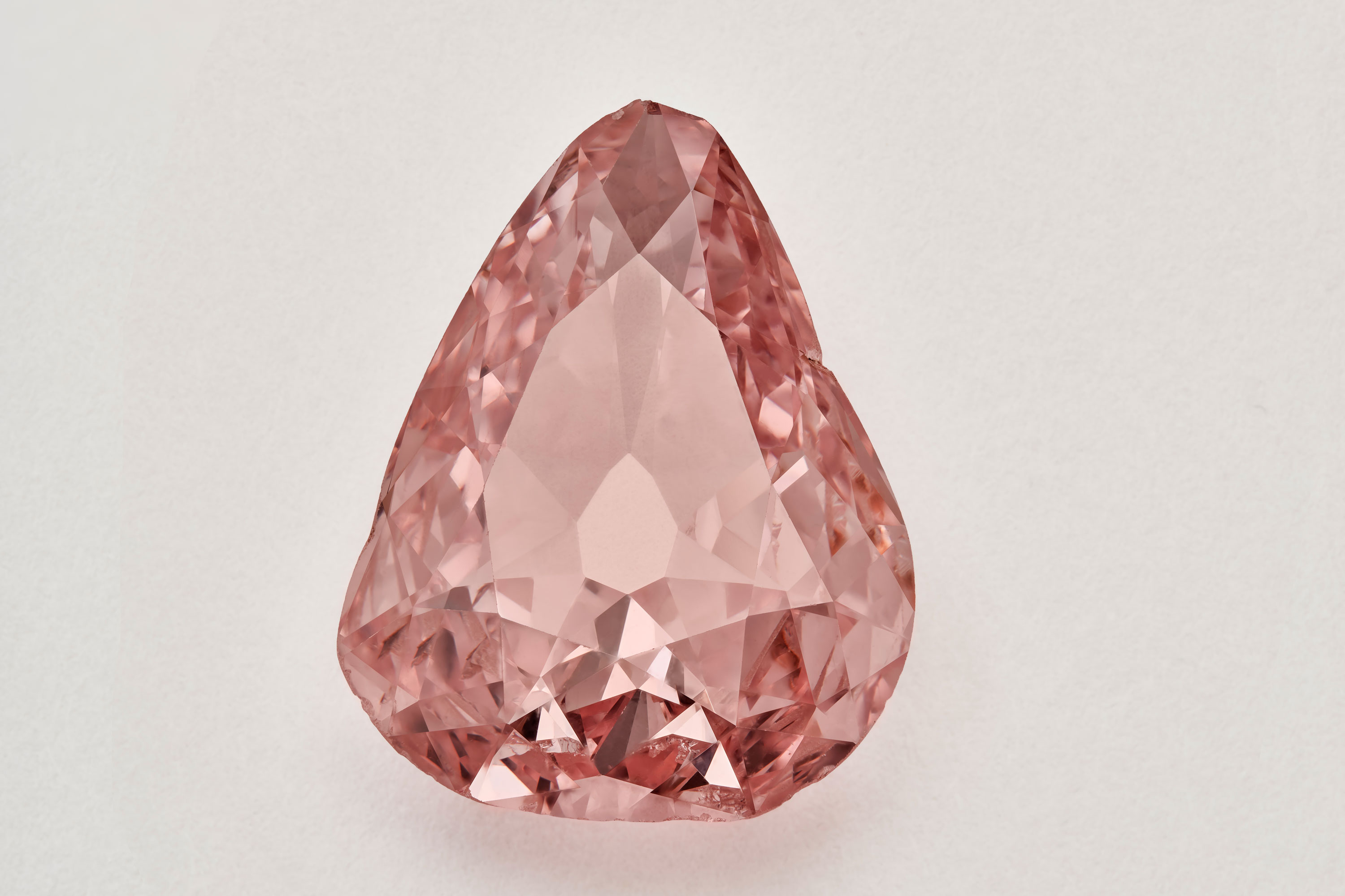 Photo: galeriemagazine.com Grand Condé Pink Diamond Goes on Display in France After 100 Years